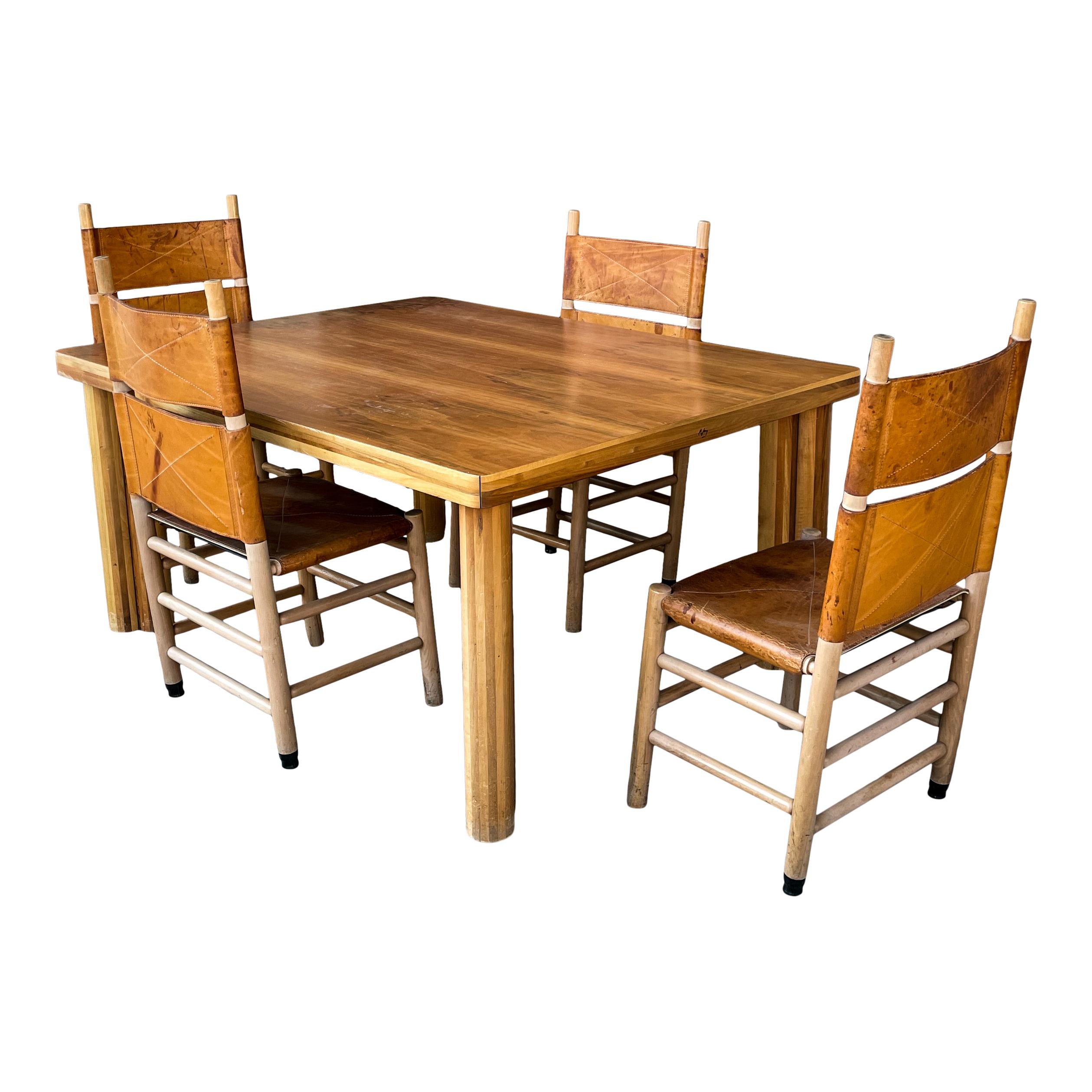 Scuderia dining room set, designed by Carlo Scarpa for the Italian manufacturer Bernini in 1977.

Composed of 5 mod. 783 “Kentucky” dining chairs and one 