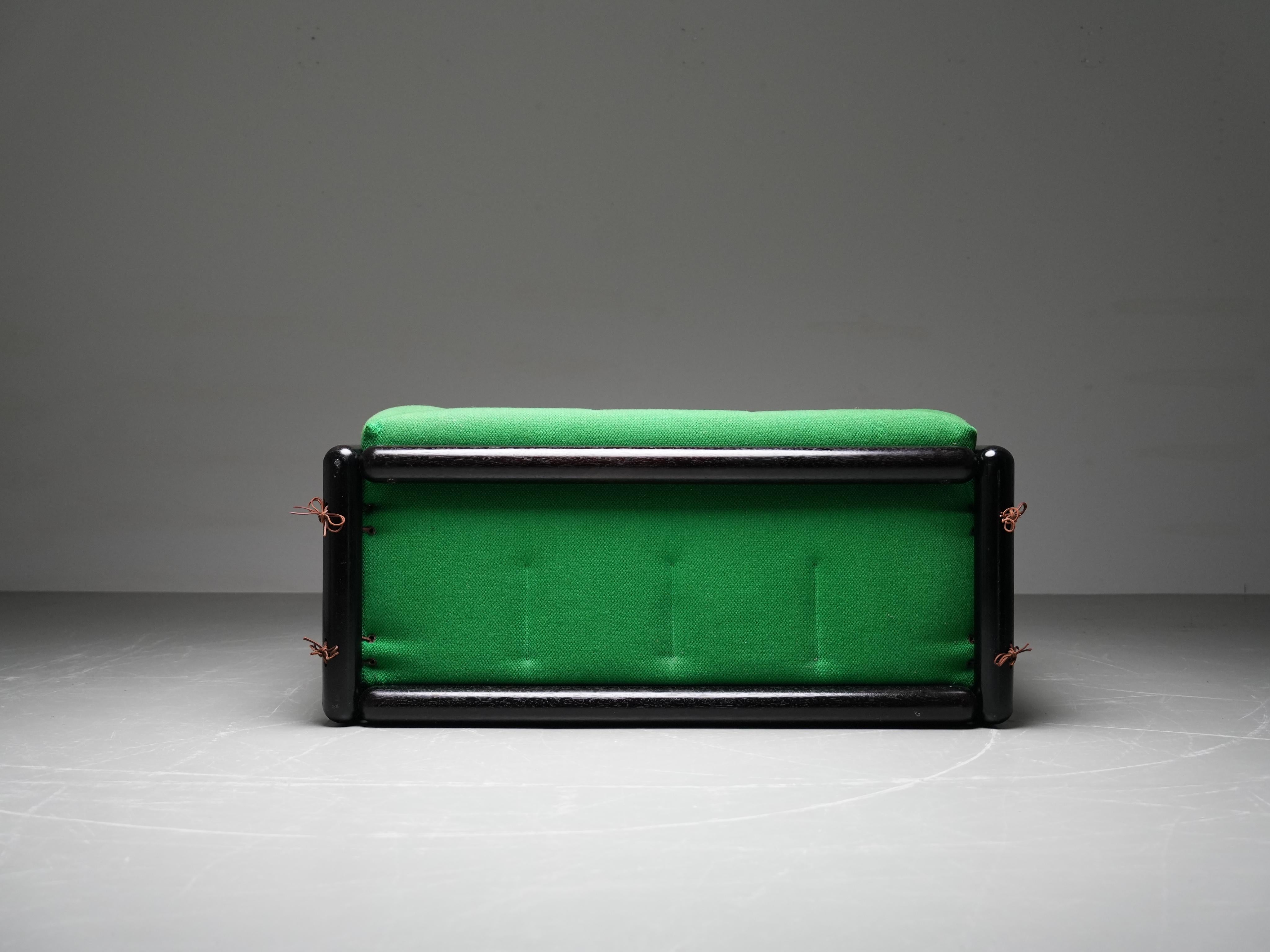 Sofá 'Cornaro' de Carlo Scarpo en madera de iroko para Gavina early ed., Italia, años 70 en Bueno estado para la venta en Uithoorn, NL