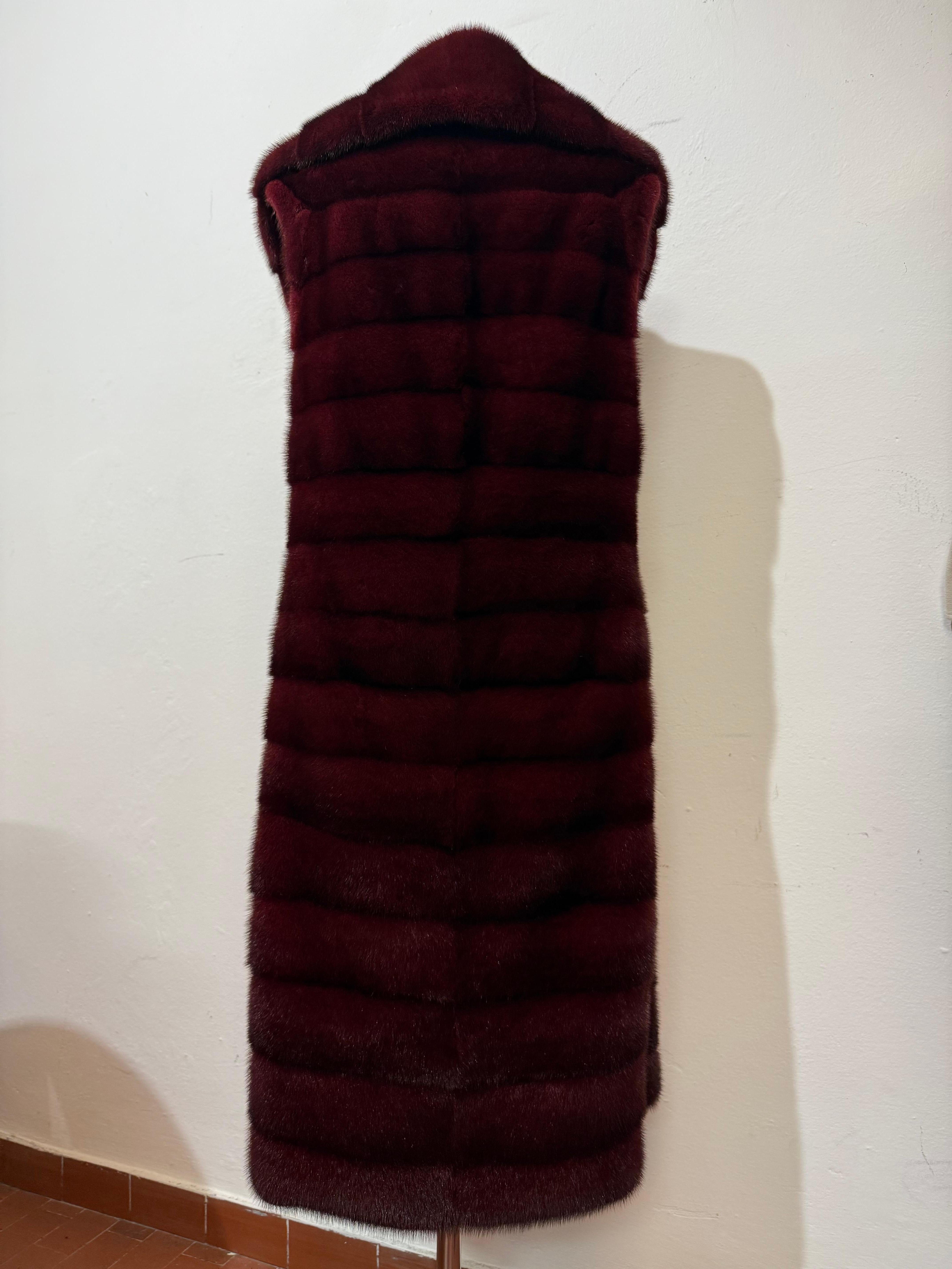 Carlo Tivioli Attribuito Cappotto in vera pelliccia di visone bordeaux M. I. In condizioni ottime in vendita a Gazzaniga (BG), IT