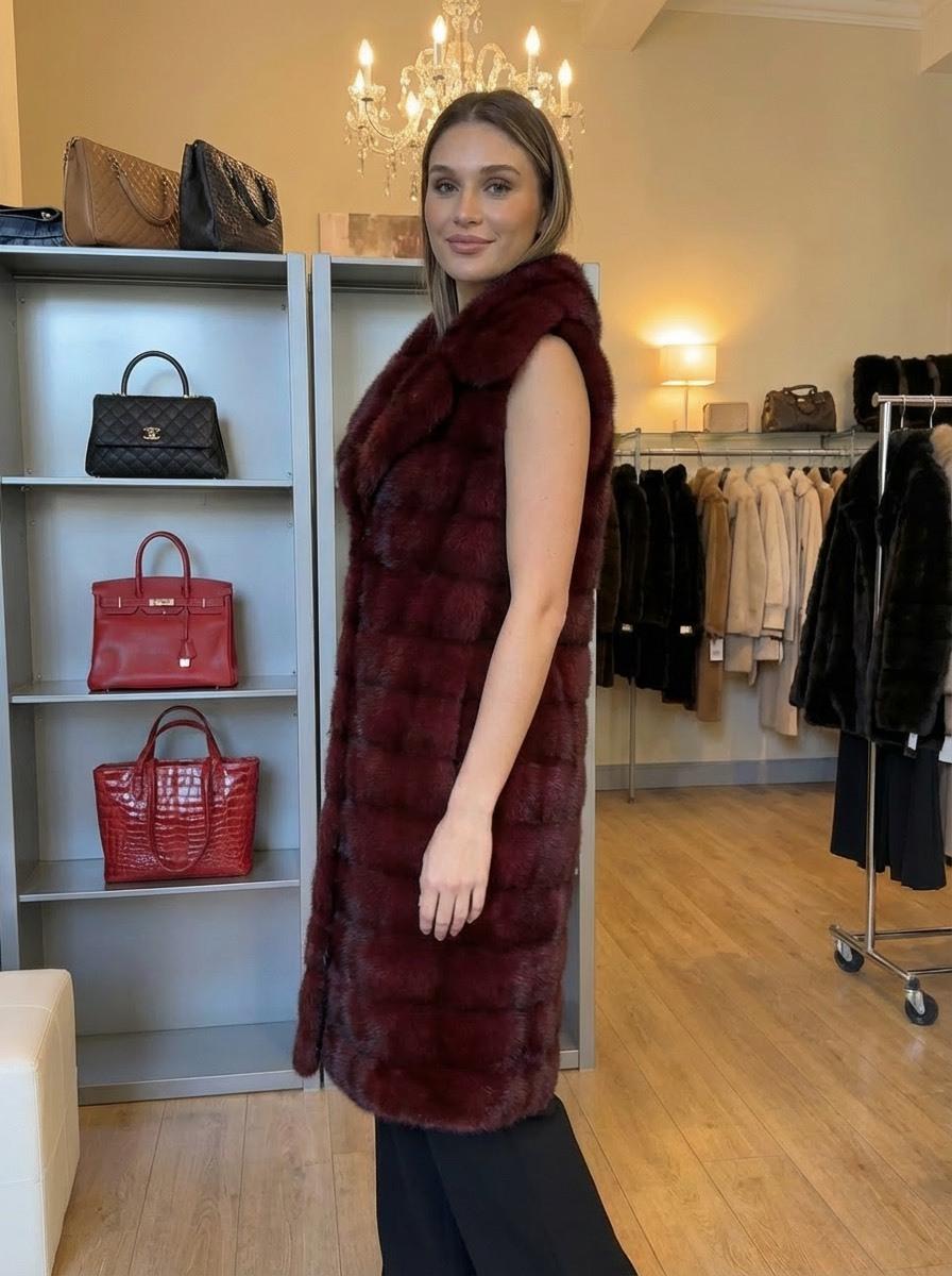 Nero Carlo Tivioli Attribuito Cappotto in vera pelliccia di visone bordeaux M. I. in vendita