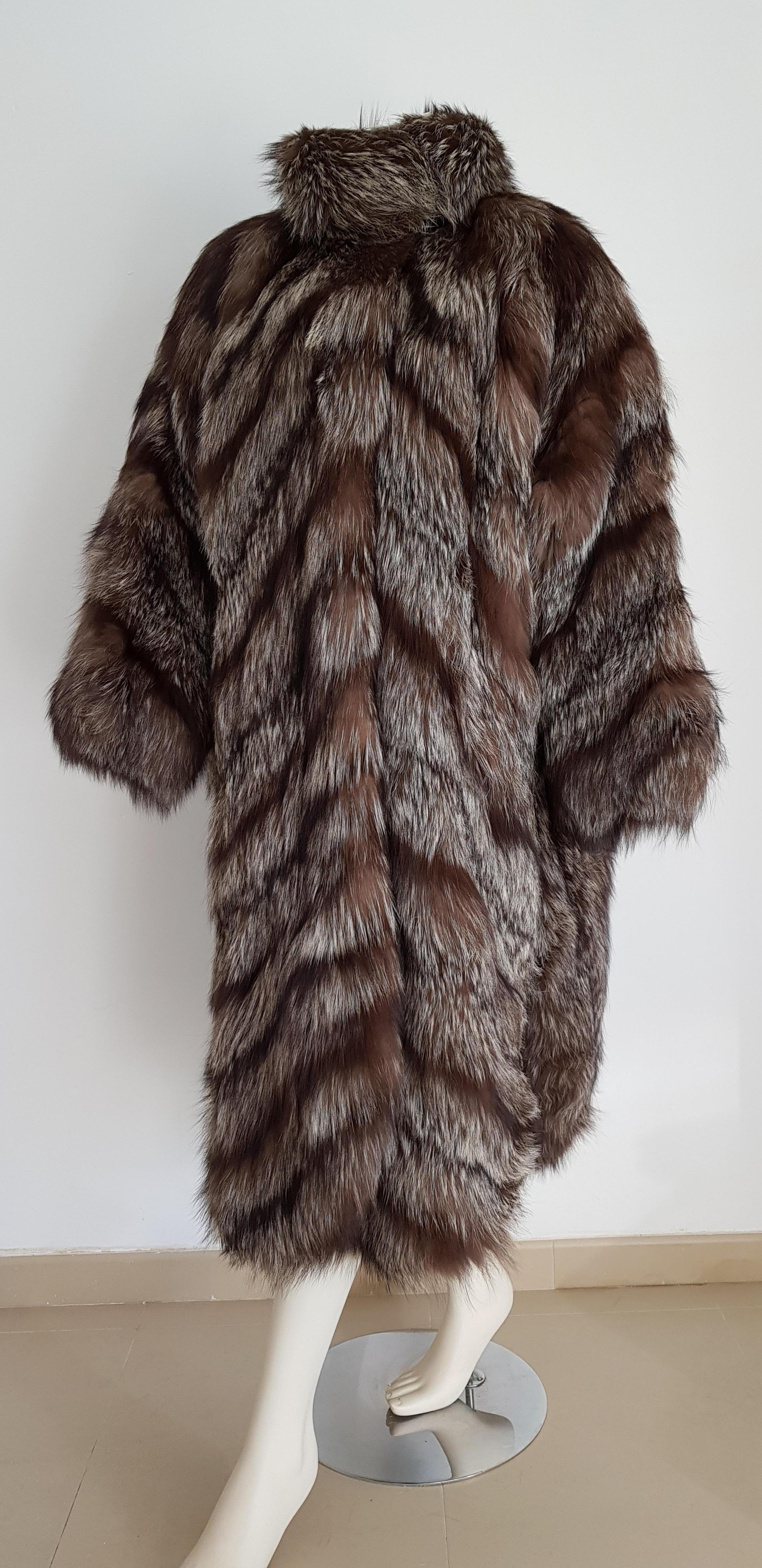 Carlo TIVIOLI Haute Couture Russian Arctic wild silver fox fur coat. Created only with whole skins. Silk lined. The species of the foxes used is rare and gives different and unique reflections even on the snow. Professionally stored - Unworn,