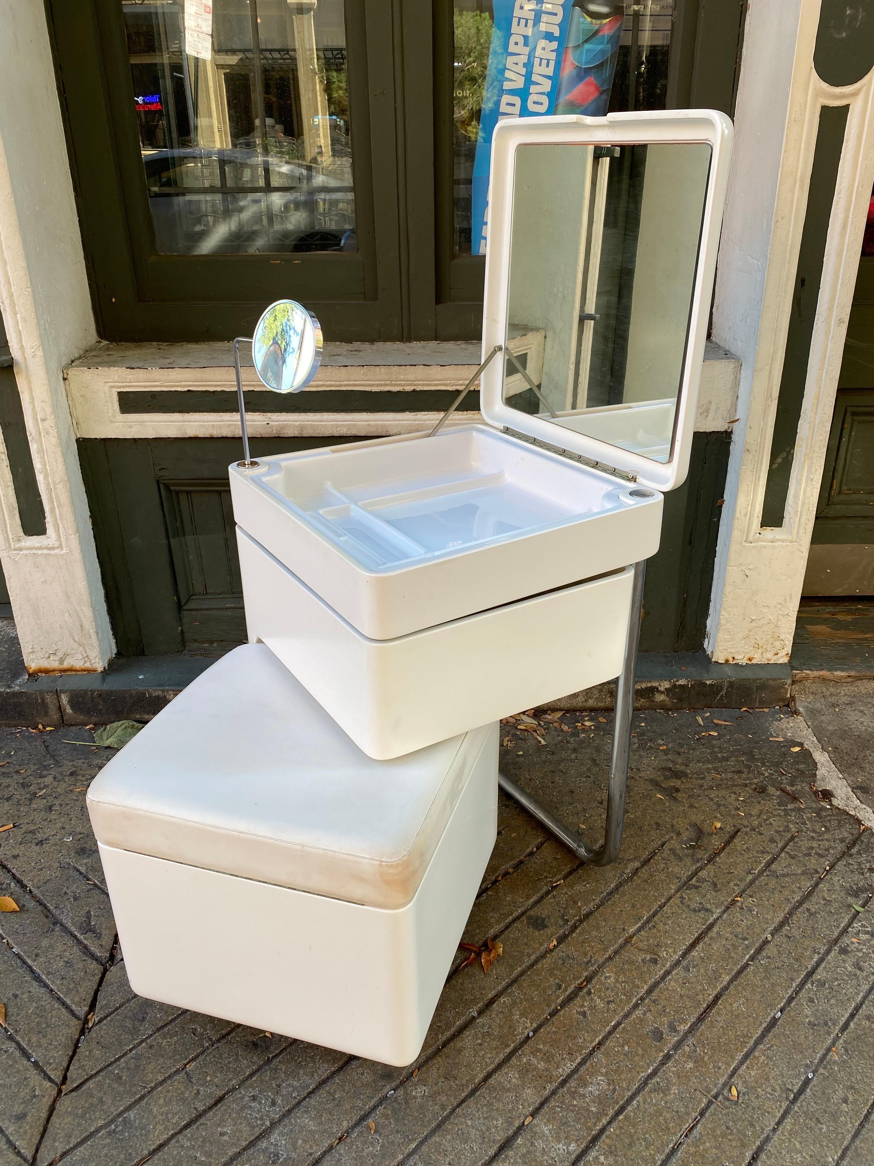 Carlo Urbinati for Tulli Zuccari Italian Compact Vanity 3