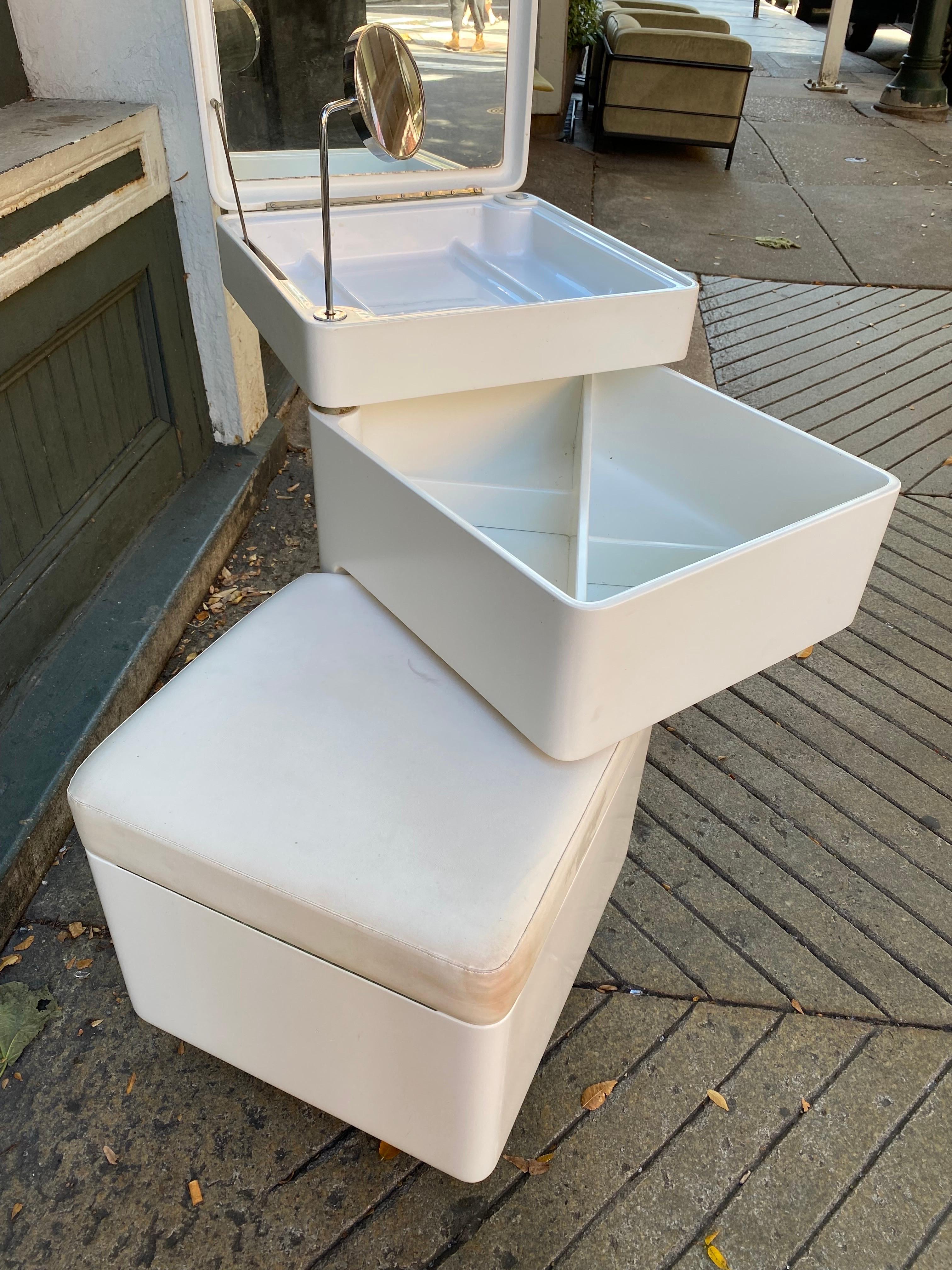 Carlo Urbinati for Tulli Zuccari Italian Compact Vanity 1