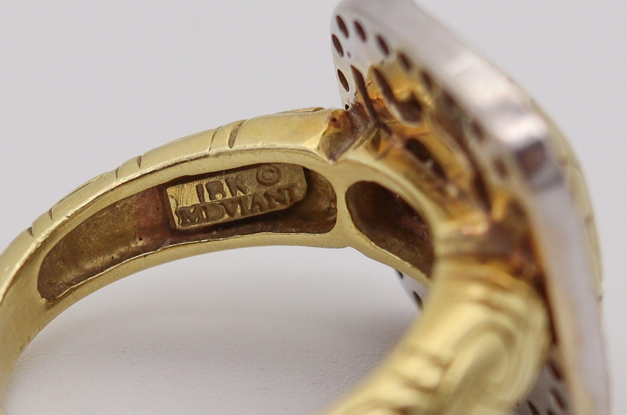 Women's CARLO VIANI Sculptural Cocktail Ring In 18Kt Yellow Gold With Round Diamonds For Sale
