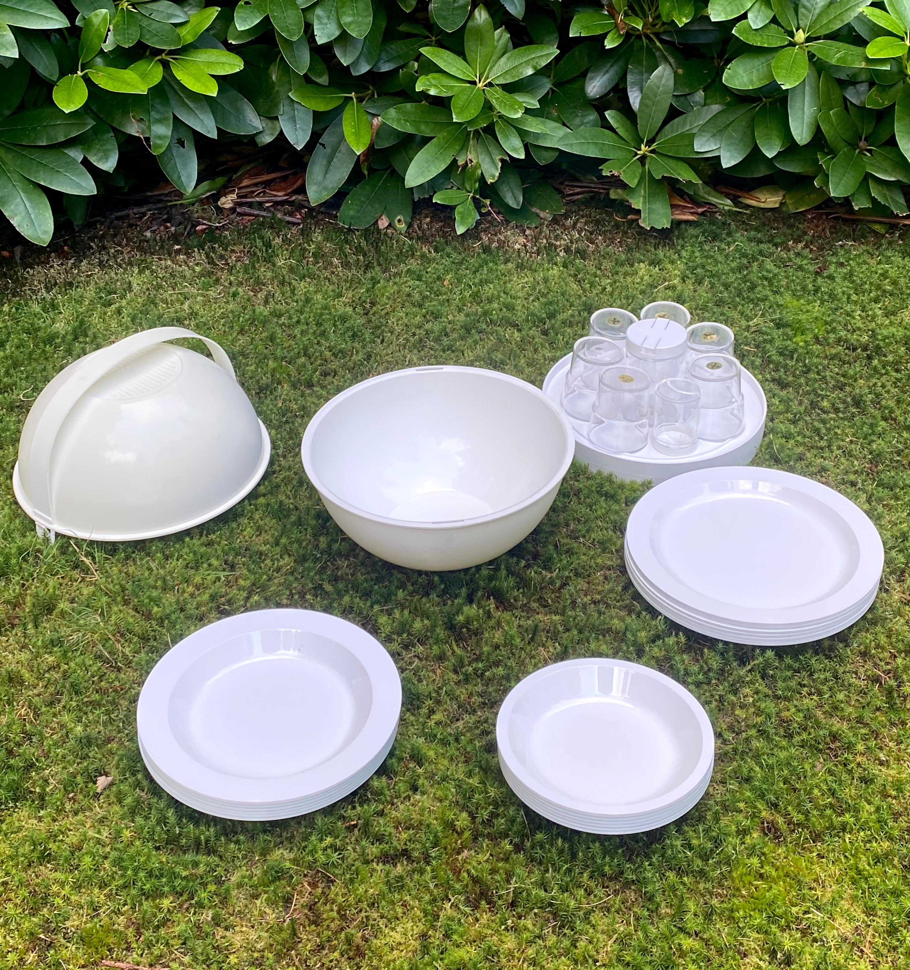 Space Age Carlo Viglino 'Pic Boll' 6 Person Vintage Picnic Set for Guzzini, Italy, 1968 For Sale