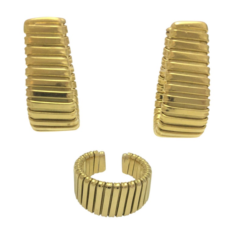 Carlo Weingrill 18 Karat Ribbed Earring and Ring Set For Sale at ...