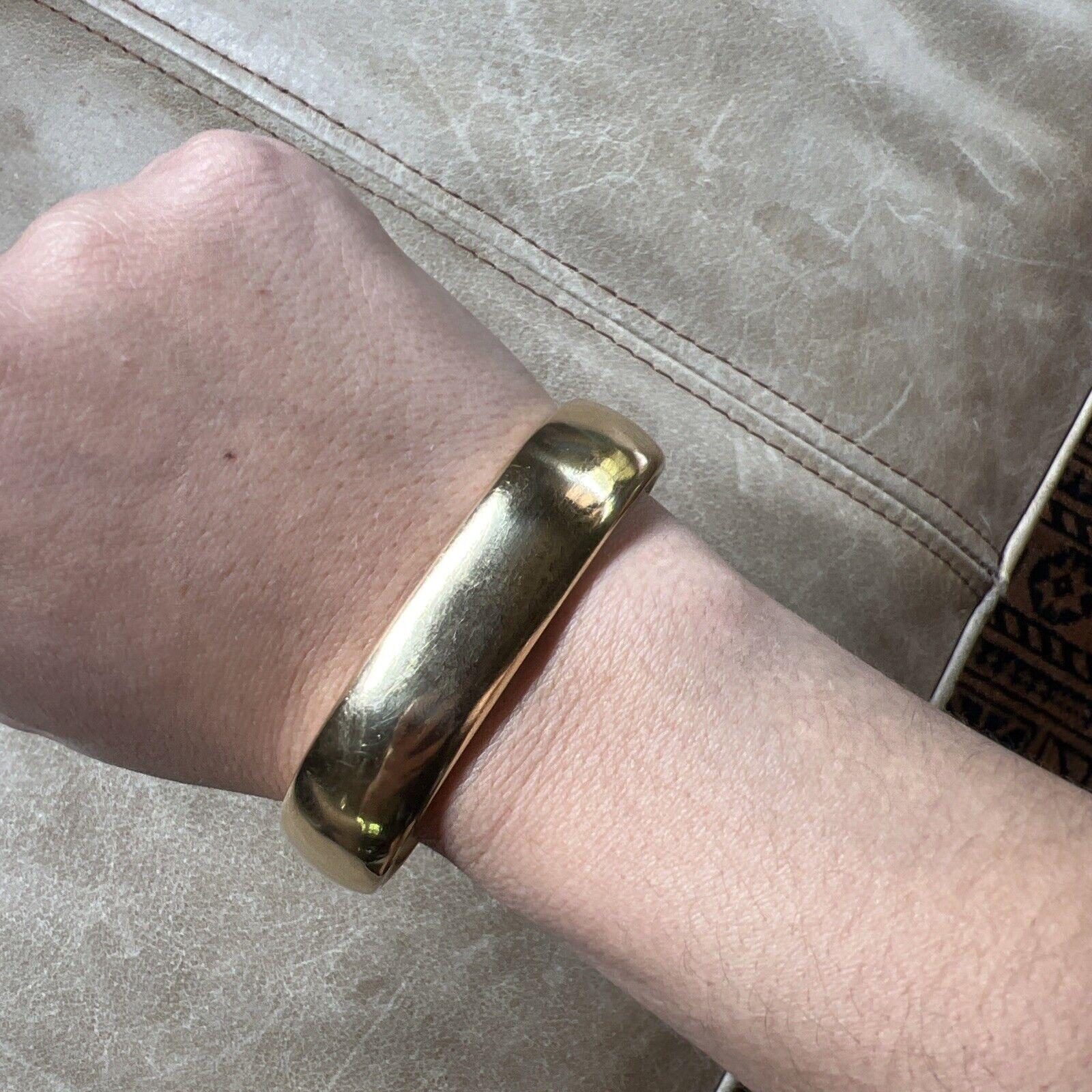 Carlo Weingrill 18k Yellow Gold Bangle Bracelet Vintage Circa 1970s In Excellent Condition For Sale In Beverly Hills, CA