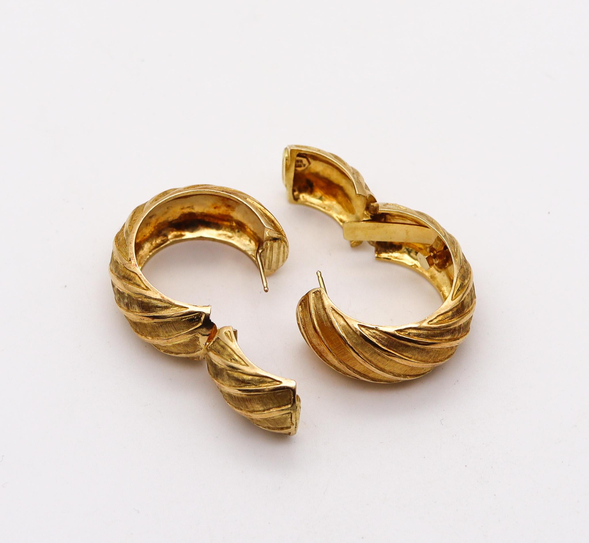 Women's Carlo Weingrill 1960 Verona Hoops Clips Earrings Textured Solid 18Kt Yellow Gold For Sale