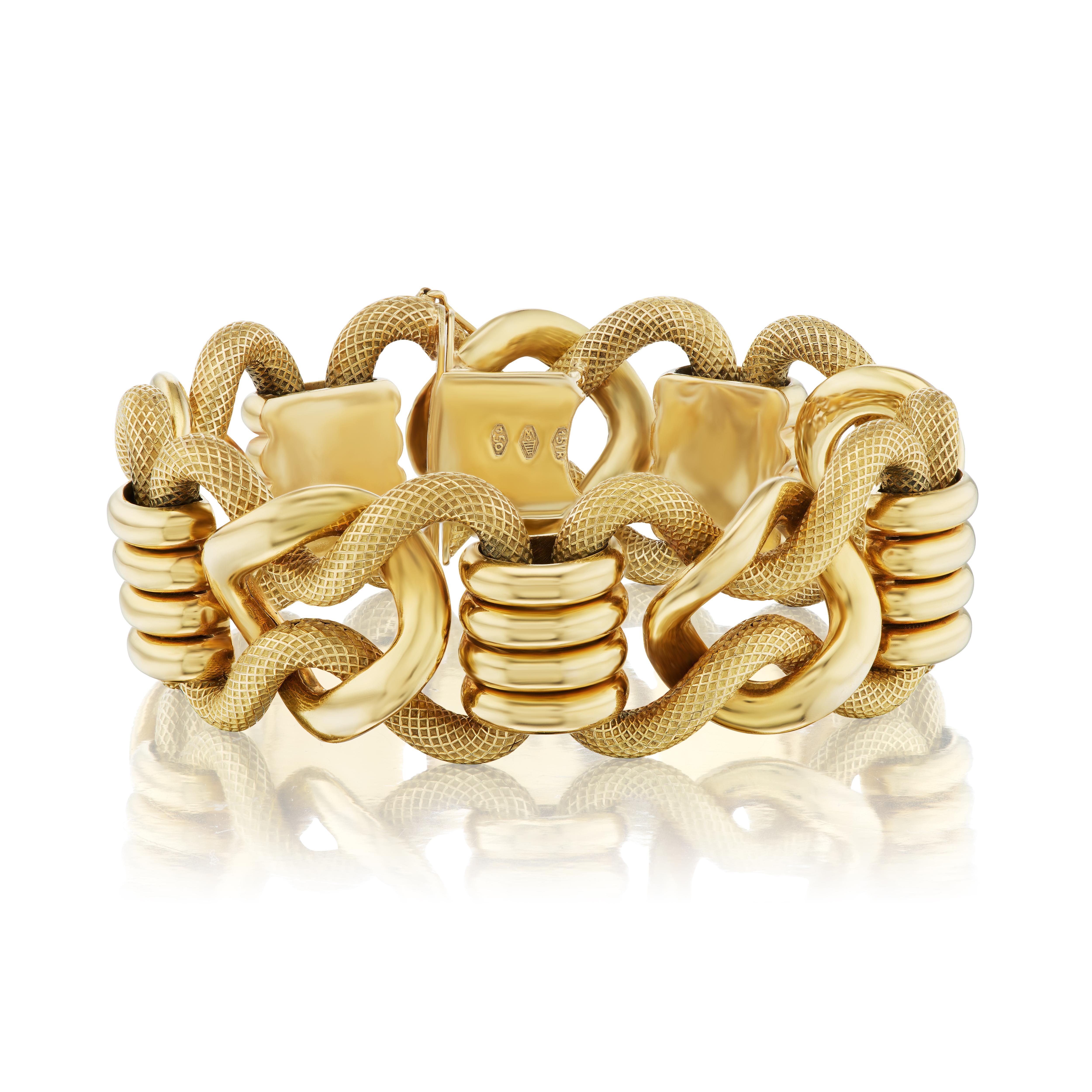 La société Carlo Weingrill remonte aux années 1800 et est bien connue pour ses magnifiques bijoux en or faits à la main.  Leur atelier d'origine de Vérone, en Italie, a produit des pièces sous leur propre nom, ainsi que pour des marques telles que