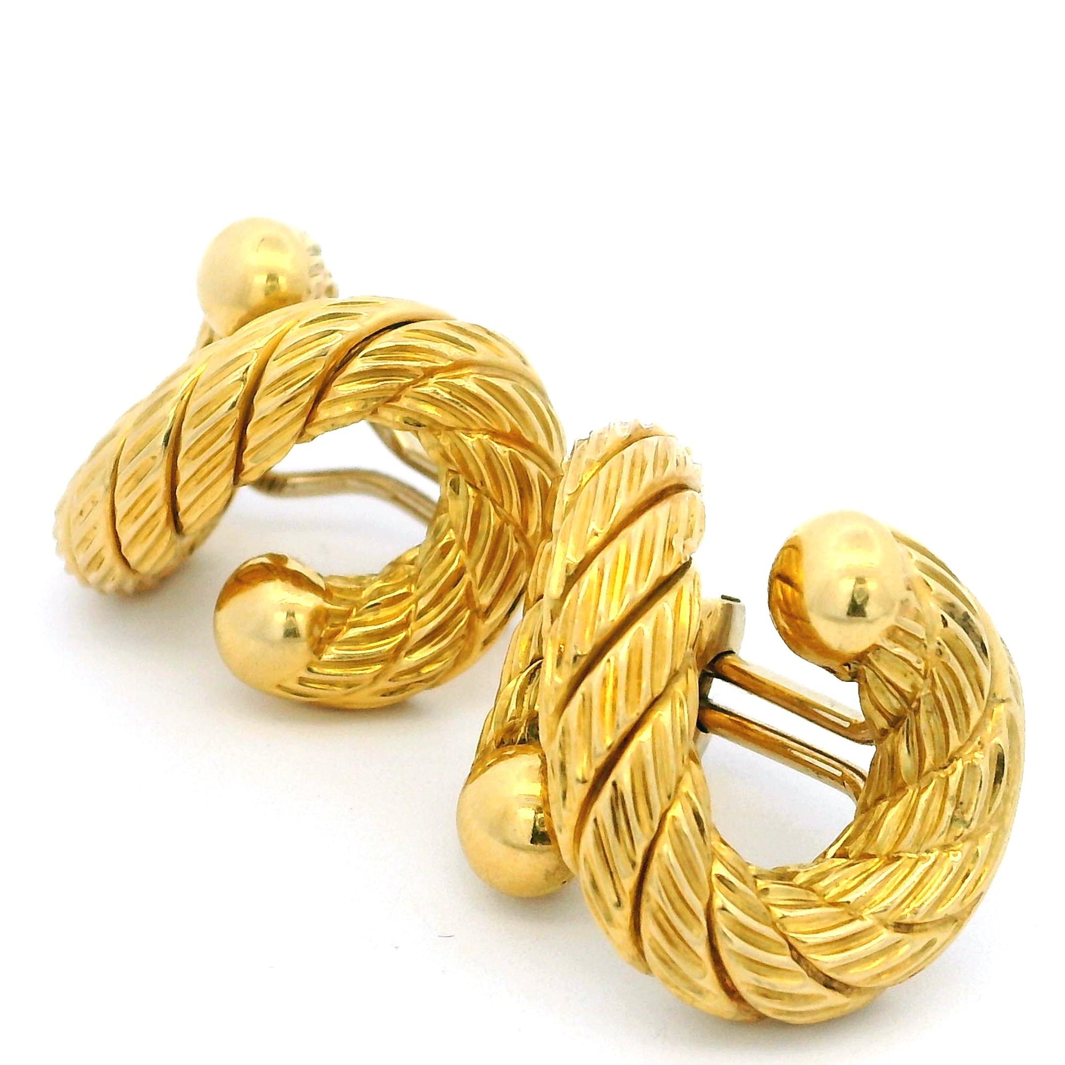 Carlo Weingrill Pendientes de aro abrazador con cable retorcido de oro amarillo de 18 quilates, 18,35 Gr en venta 7