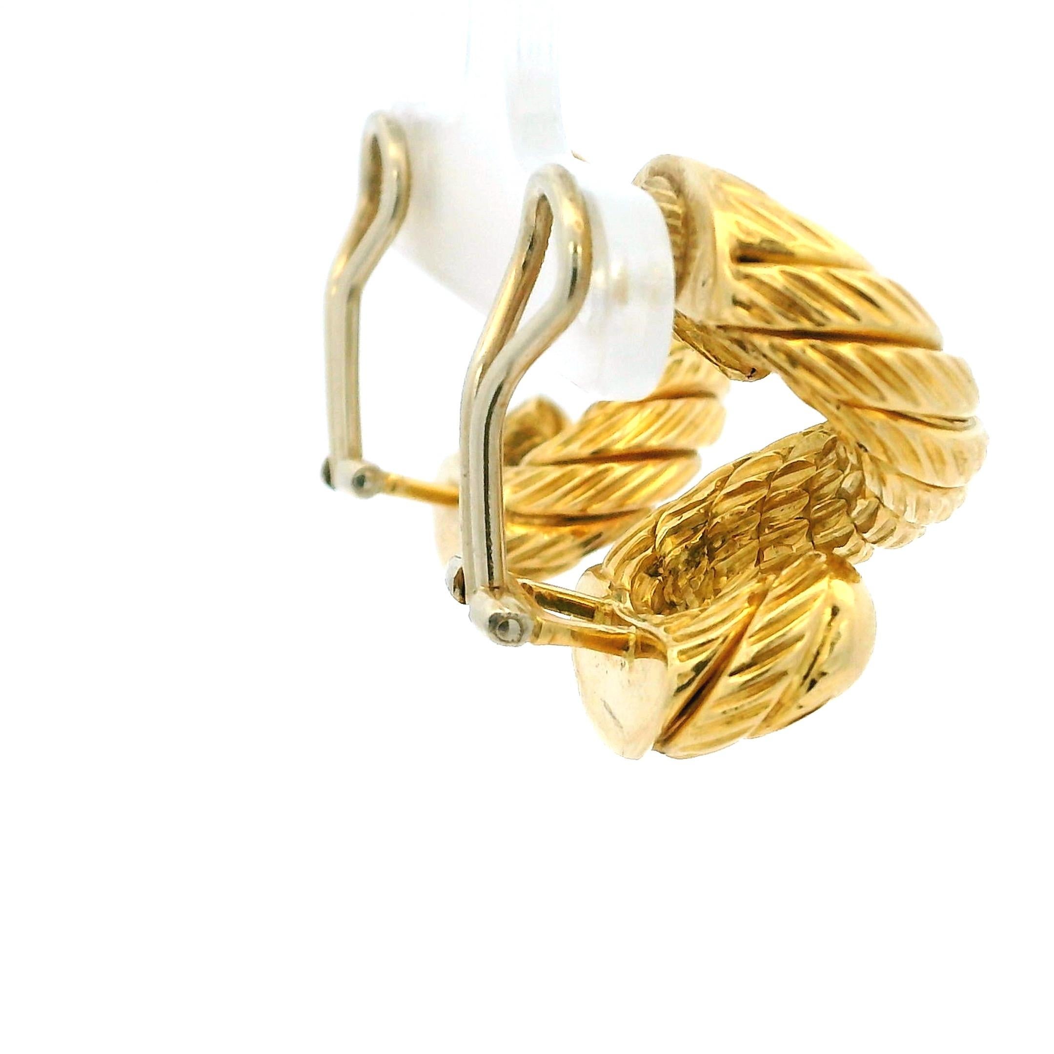 De las mujeres Carlo Weingrill Pendientes de aro abrazador con cable retorcido de oro amarillo de 18 quilates, 18,35 Gr en venta
