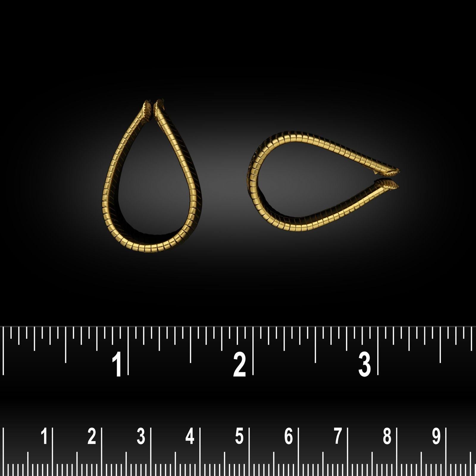 Carlo Weingrill Pair of 18ct Yellow Gold Tubogas Style Hoop Earrings Circa 1980s In Good Condition In London, GB