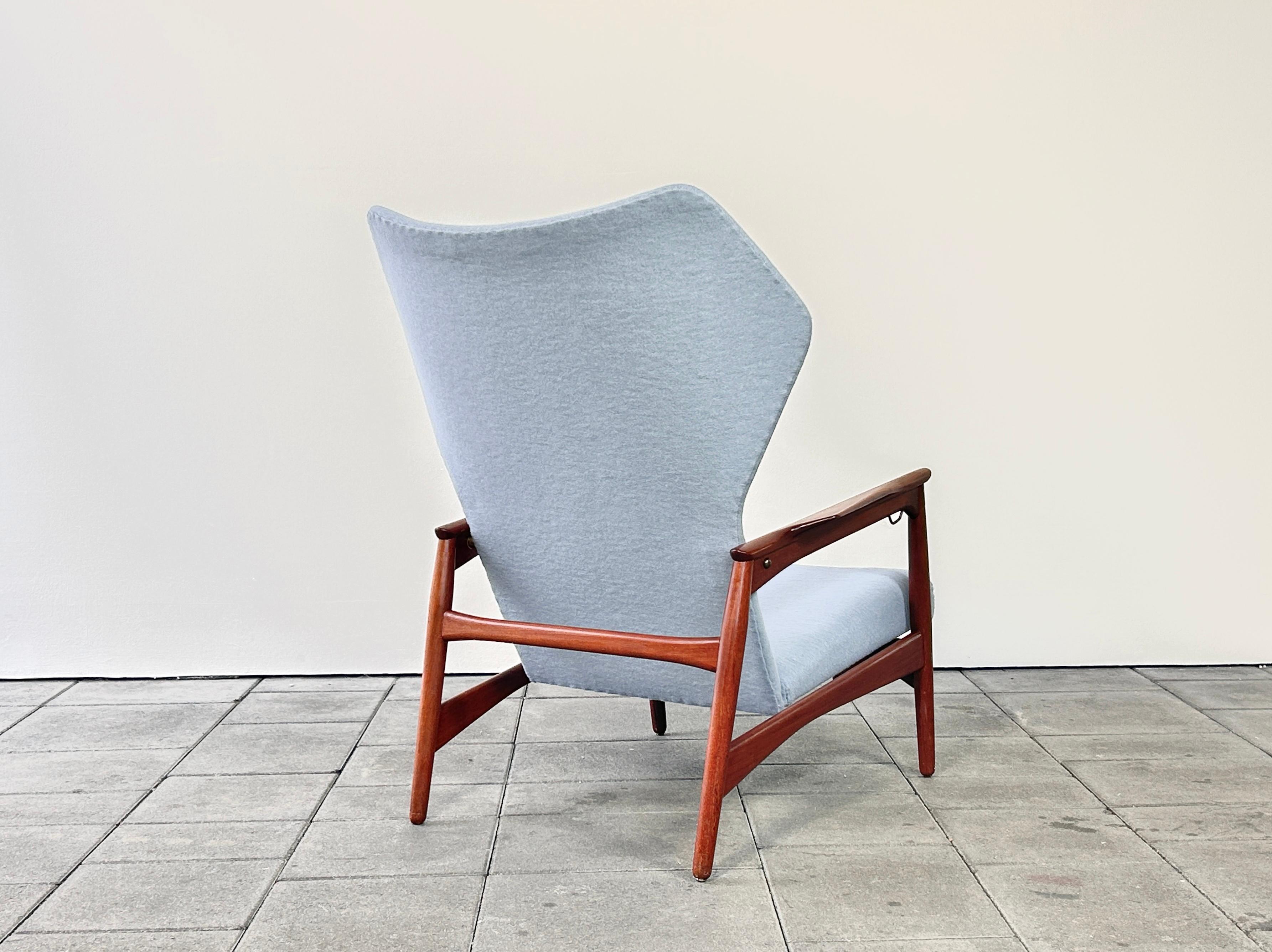 Mid-Century Modern Carlo Wingback Lounge Chair designed by Ib Kofod Larsen 1954 For Sale