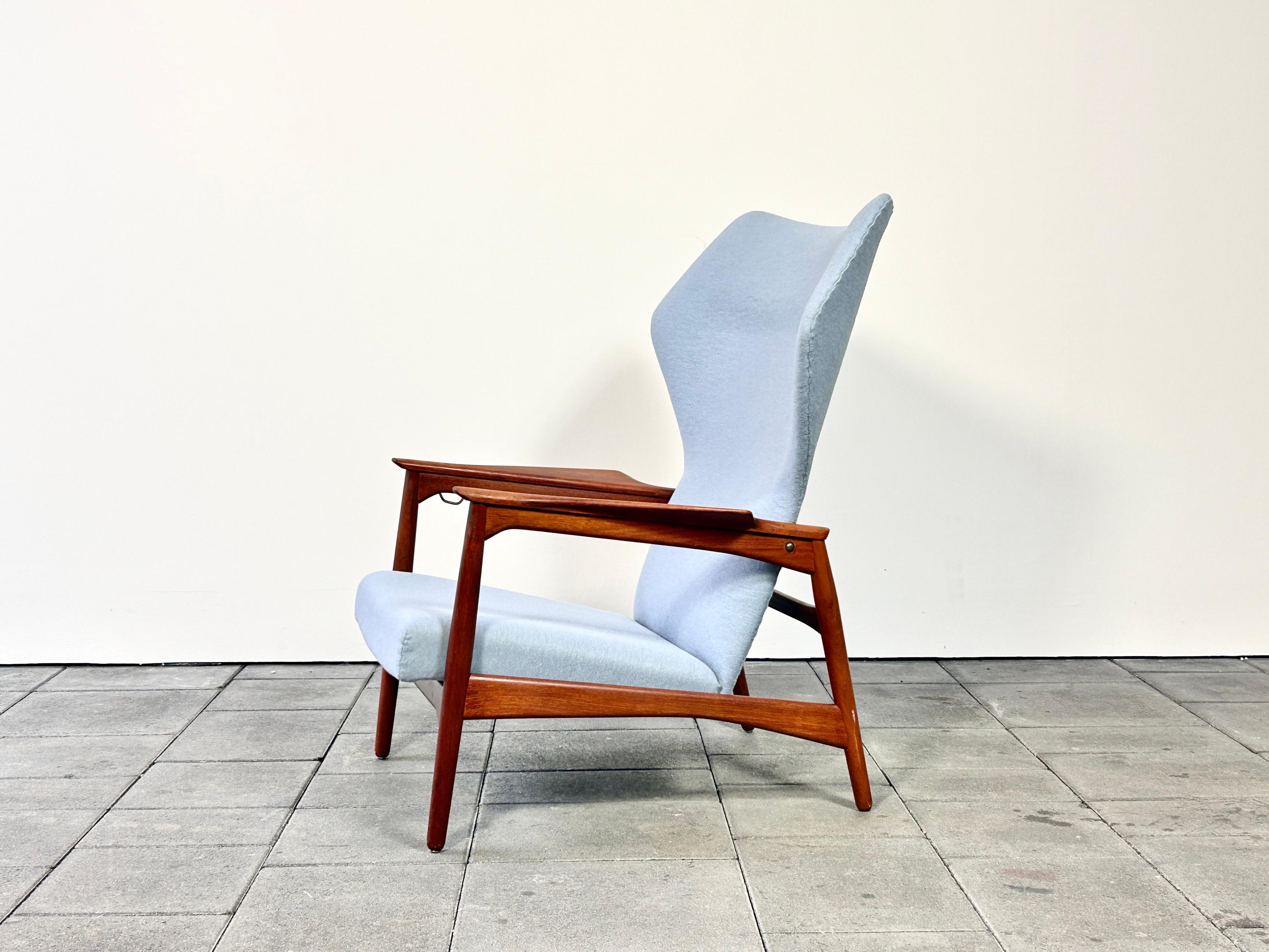 Carlo Wingback Lounge Chair designed by Ib Kofod Larsen 1954 In Good Condition For Sale In Offenburg, Baden Wurthemberg