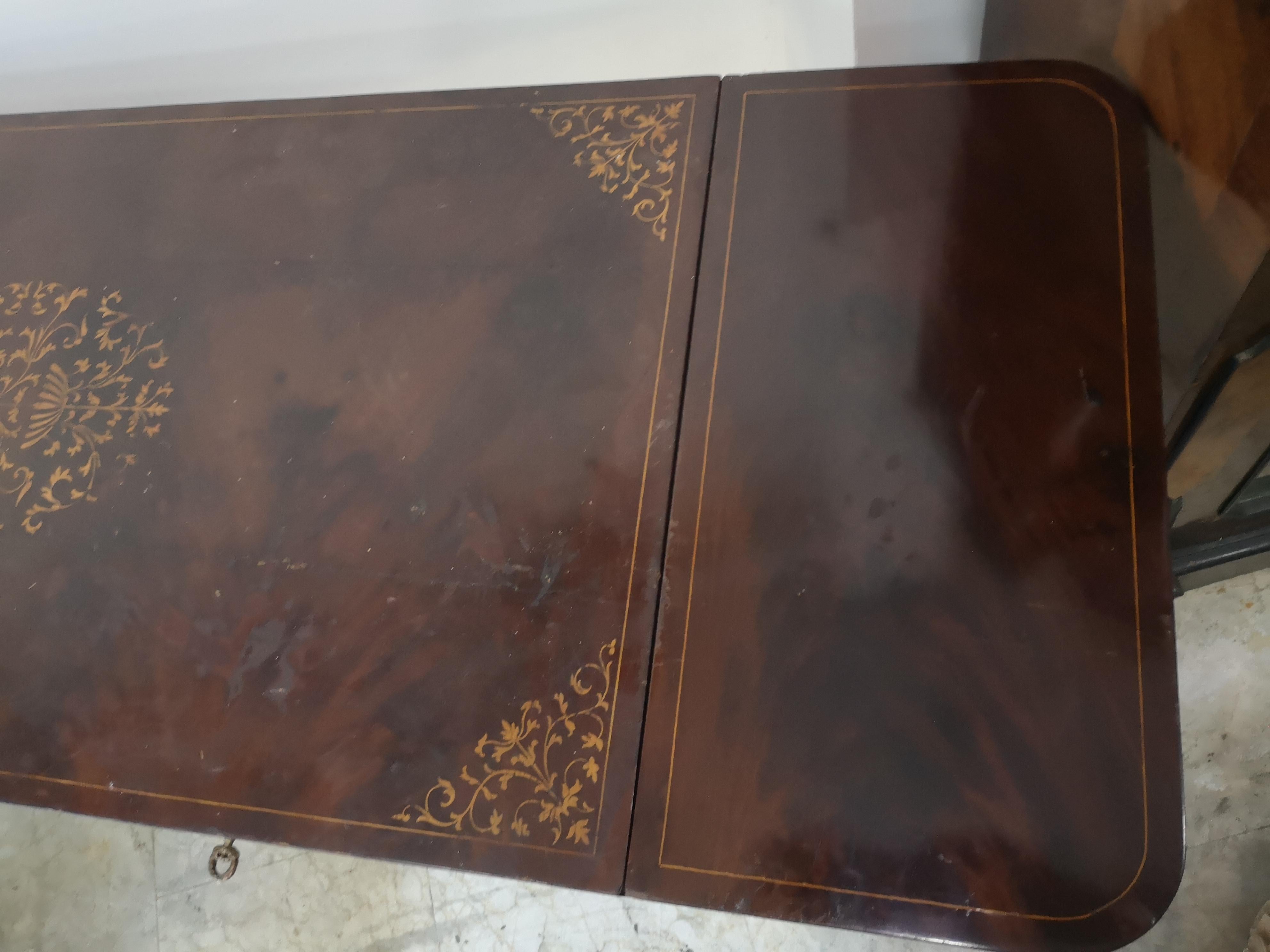 Carlo X desk in mahogany feather with two drawers, mid-19th century in vendita 10