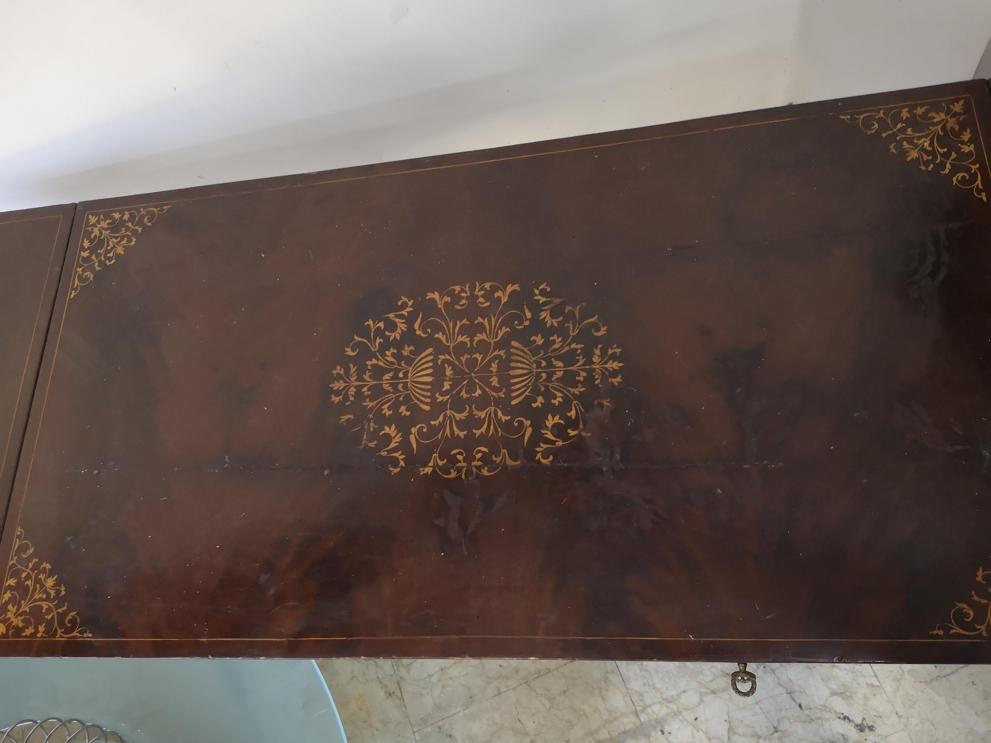 Carlo X desk in mahogany feather with two drawers, mid-19th century in vendita 11