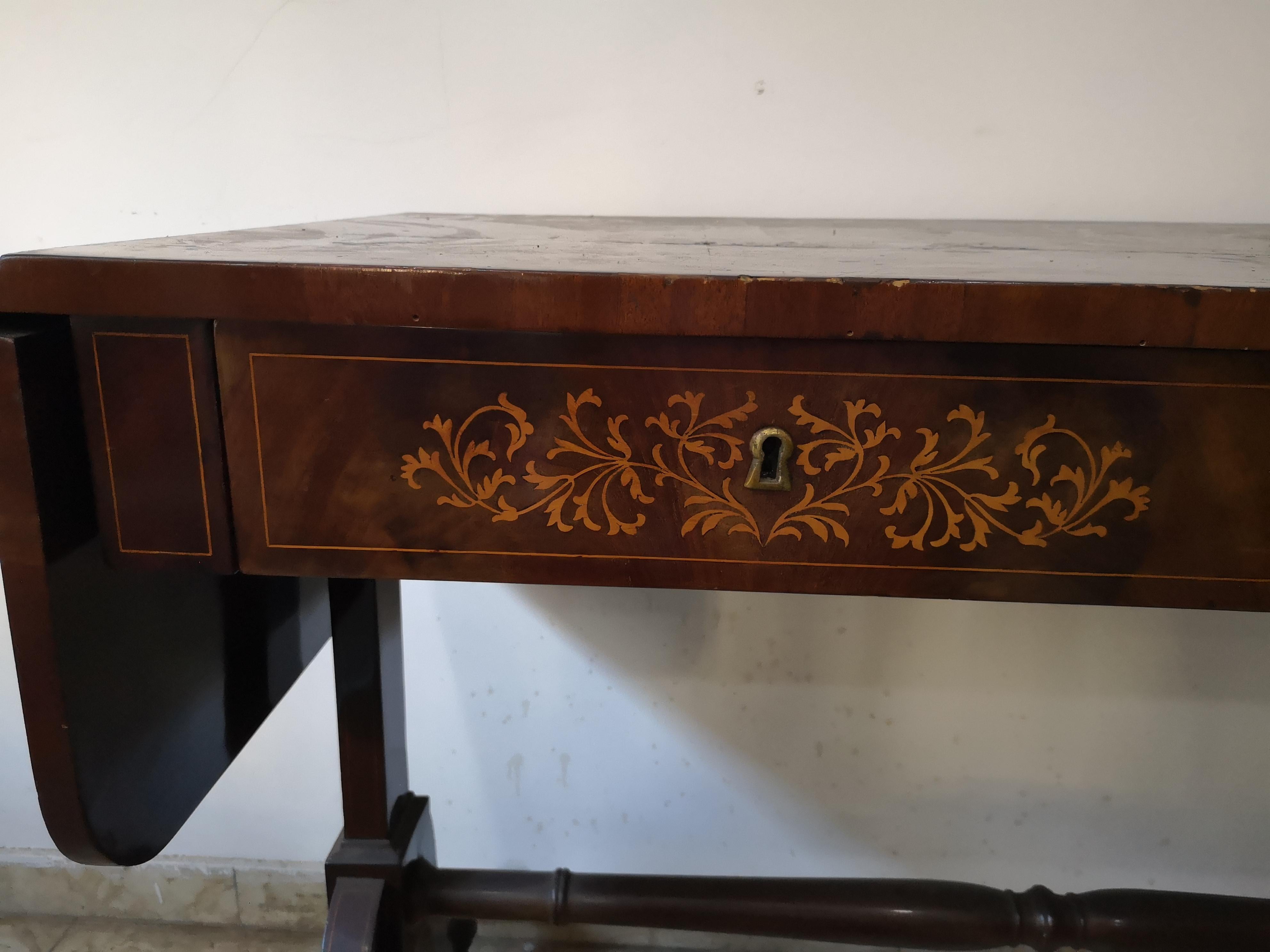 English Carlo X desk in mahogany feather with two drawers, mid-19th century in vendita