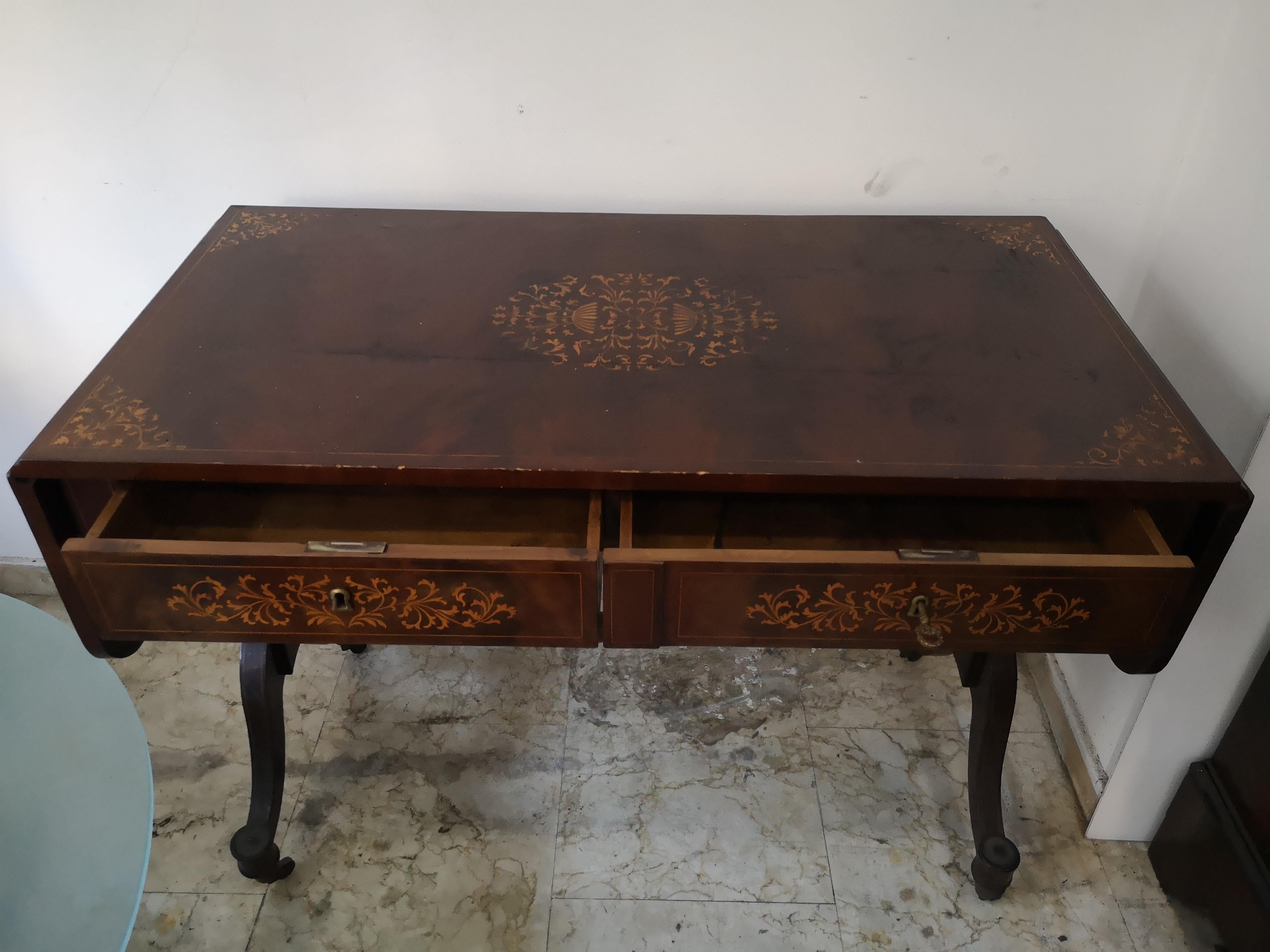 19th Century Carlo X desk in mahogany feather with two drawers, mid-19th century in vendita