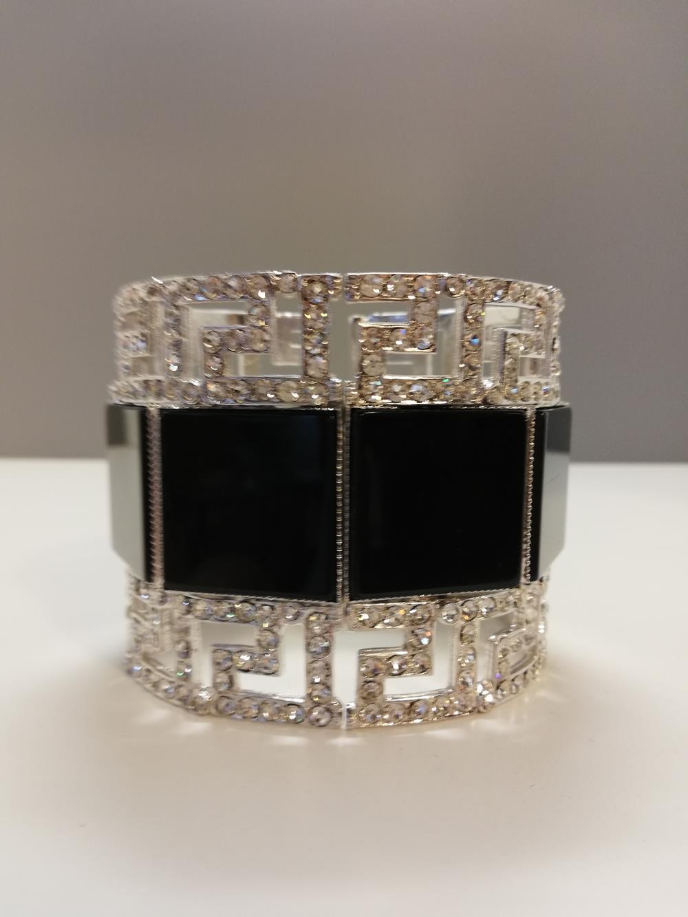 Fantastic bracelet by Carlo Zini
One of the world greatest bijoux designers
Non allergenic rhodium
Black plates
Swarovski crystals
Wrist cm 16 (6.29 inches)
Max height cm 6 (3.54 inches)
Worldwide express shipping included in the price !