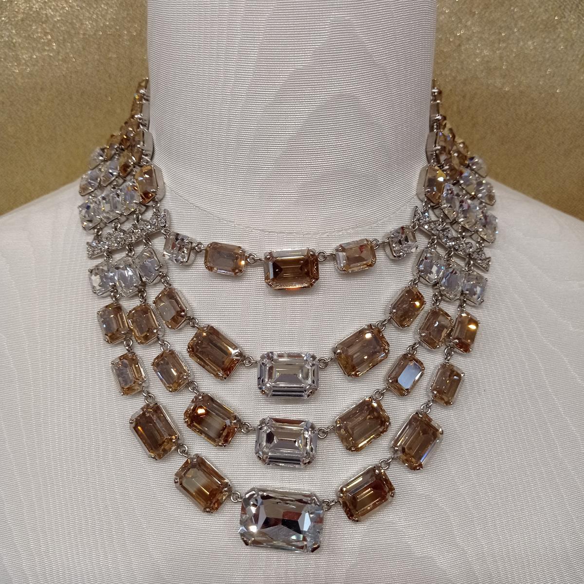 Fantastic masterpiece by Carlo Zini
One of the world greatest bijoux designers
Three lines
Champagne and white crystals
Non allergenic rhodium
100% Artisanal work made in Milano
Worldwide express shipping included in the price !