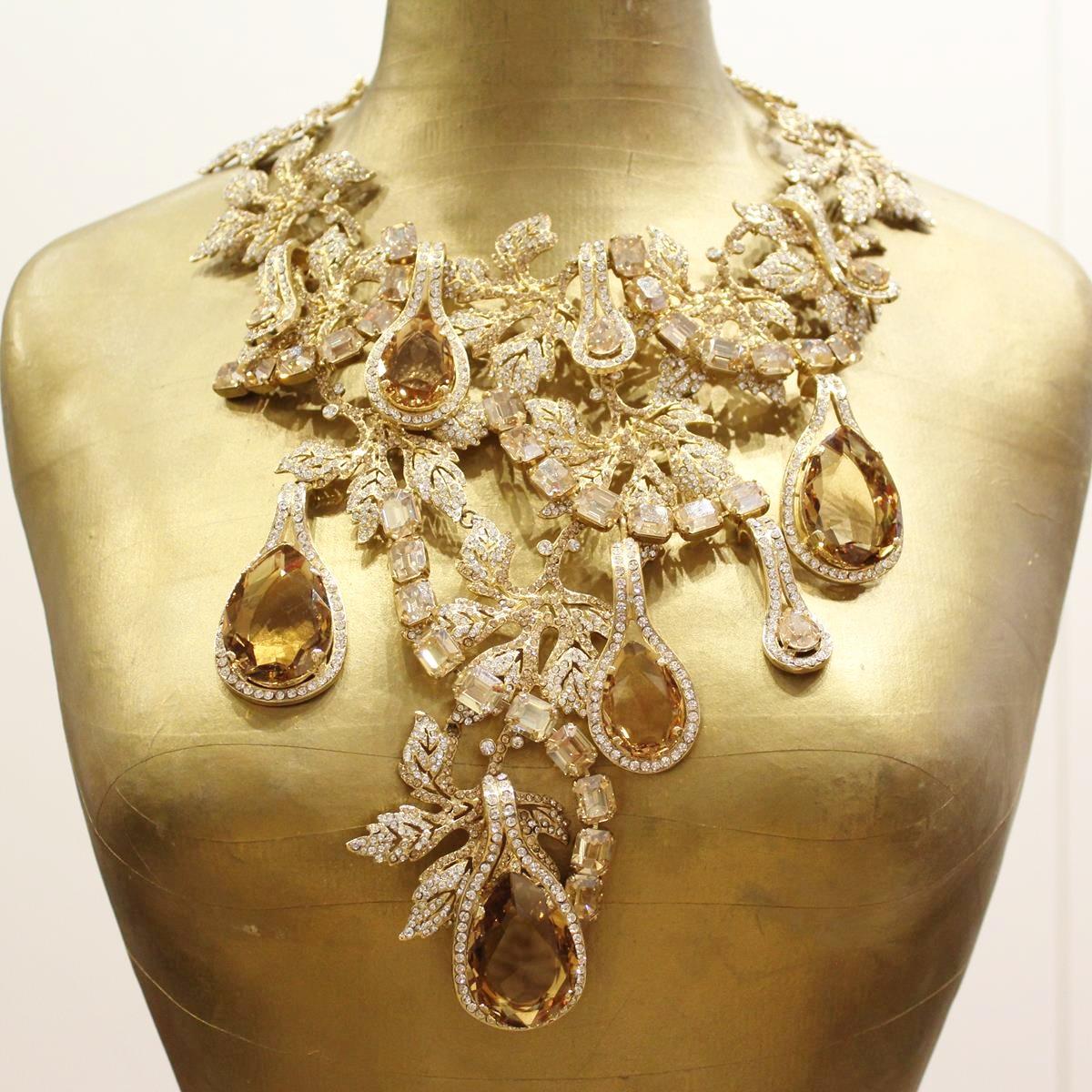 Fantastic masterpiece by Carlo Zini
One of the world greatest bijoux designers
Large collier, completely handmade
Magnificent construction on swarovski crystals and champagne tailor cut glasses
Zyrcons
100% Artisanal work made in Milano
Piece with