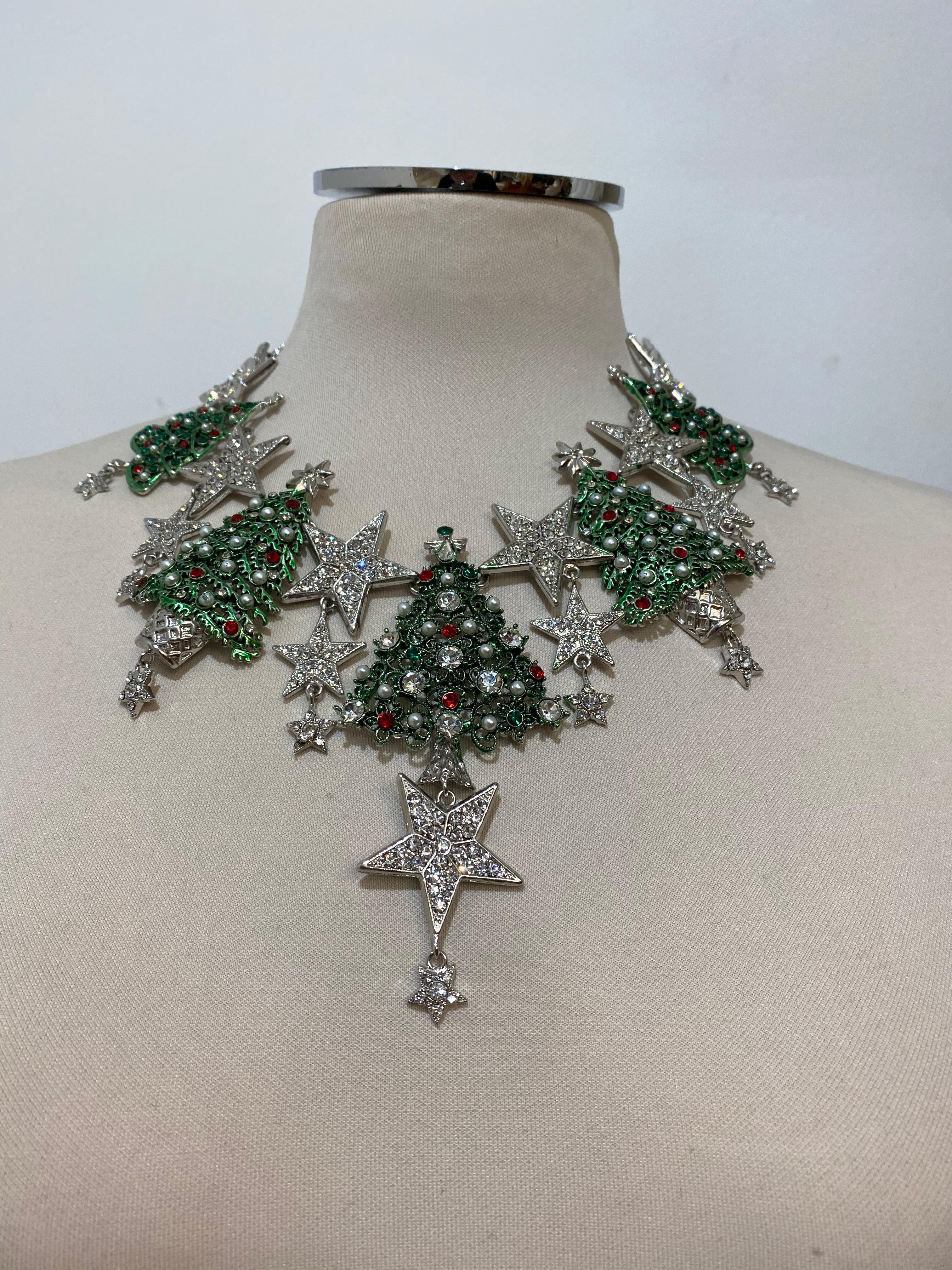 Amazing and special Carlo Zini Christmas choker
One of the world's best bijoux designers
Non allergenic rhodium
Hand painted 
Christmas theme, trees
Wonderful construction of Swarovski crystals 
Made in Italy, artisanal way
Worldwide express