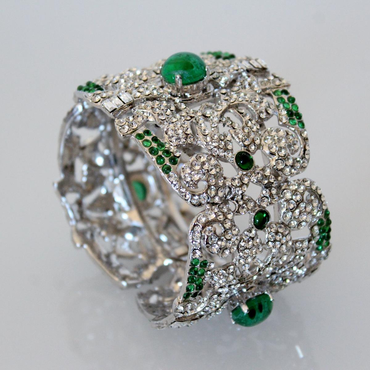 Stunning piece by Carlo Zini Milano
One of the greatest world fashion jewelry designers
Wonderful bracelet in non allergenic rhodium
Amazing hand creation of swarovski crystals
Emerald like resins
Wrist size cm 17 (6.69 inches)
Handmade in