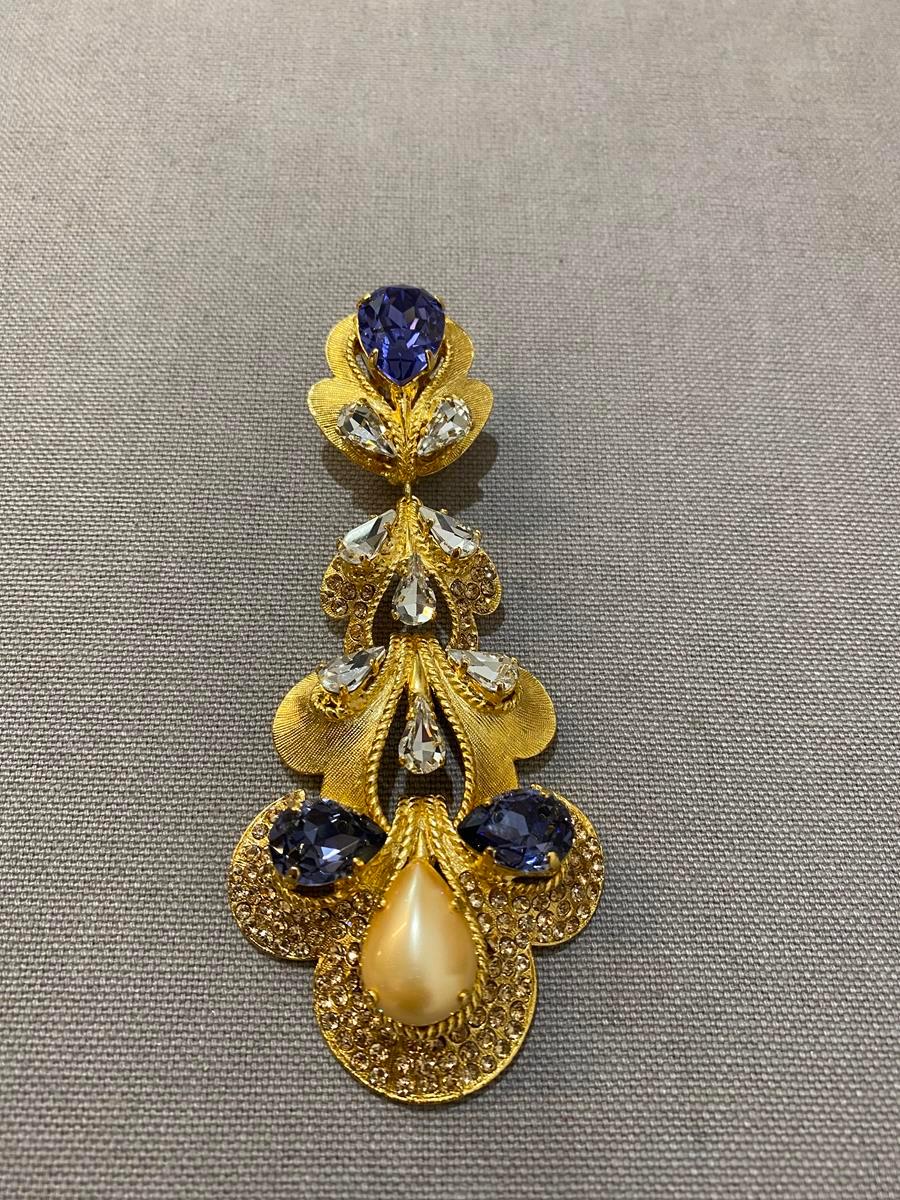 Fantastic masterpieces by Carlo Zini
The greatest italian fashion jewelry designer
Amazing florence style lily earrings
Class A Swarovski crystals
Amazing amethyst crystals and faux pearls 
Non allergenic brass
18 KT 3 micron Gold dipped
100%