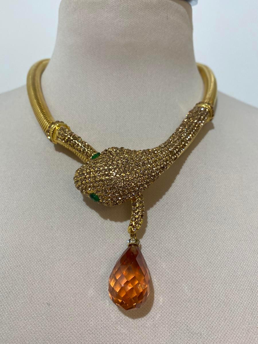 Fantastic masterpiece by Carlo Zini
The greatest italian fashion jewelry designer
Amazing snake collier
Class A swarovski crystals
Non allergenic brass
18 KT 3 micron Gold dipped
Faceted drop, amber color in the model but can be custom made in every