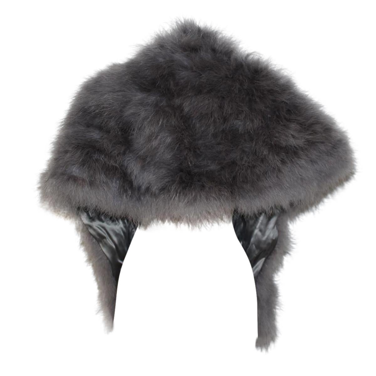 Beautiful and chic Carlo Zini stole
Swan feathers
Grey color
Total length about cm 170 (66.92 inches)
Maximum height cm 38 (14.96 inches)
Worldwide express shipping included in the price !