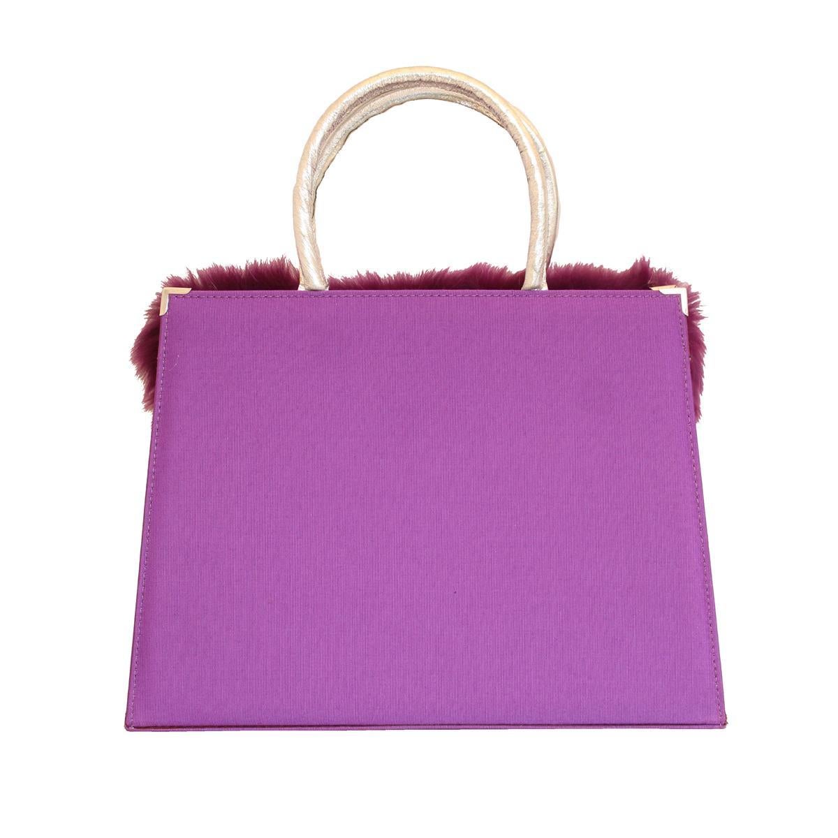 Stunning Carlo Zini Milano jewel bag
One of the world's best bijoux designers
Textile
Purple color
Real fox fur
White inserts
Wonderful swarovski crystals applications
Silver colored leather handles
Can be carried crossbody too
Internal zip