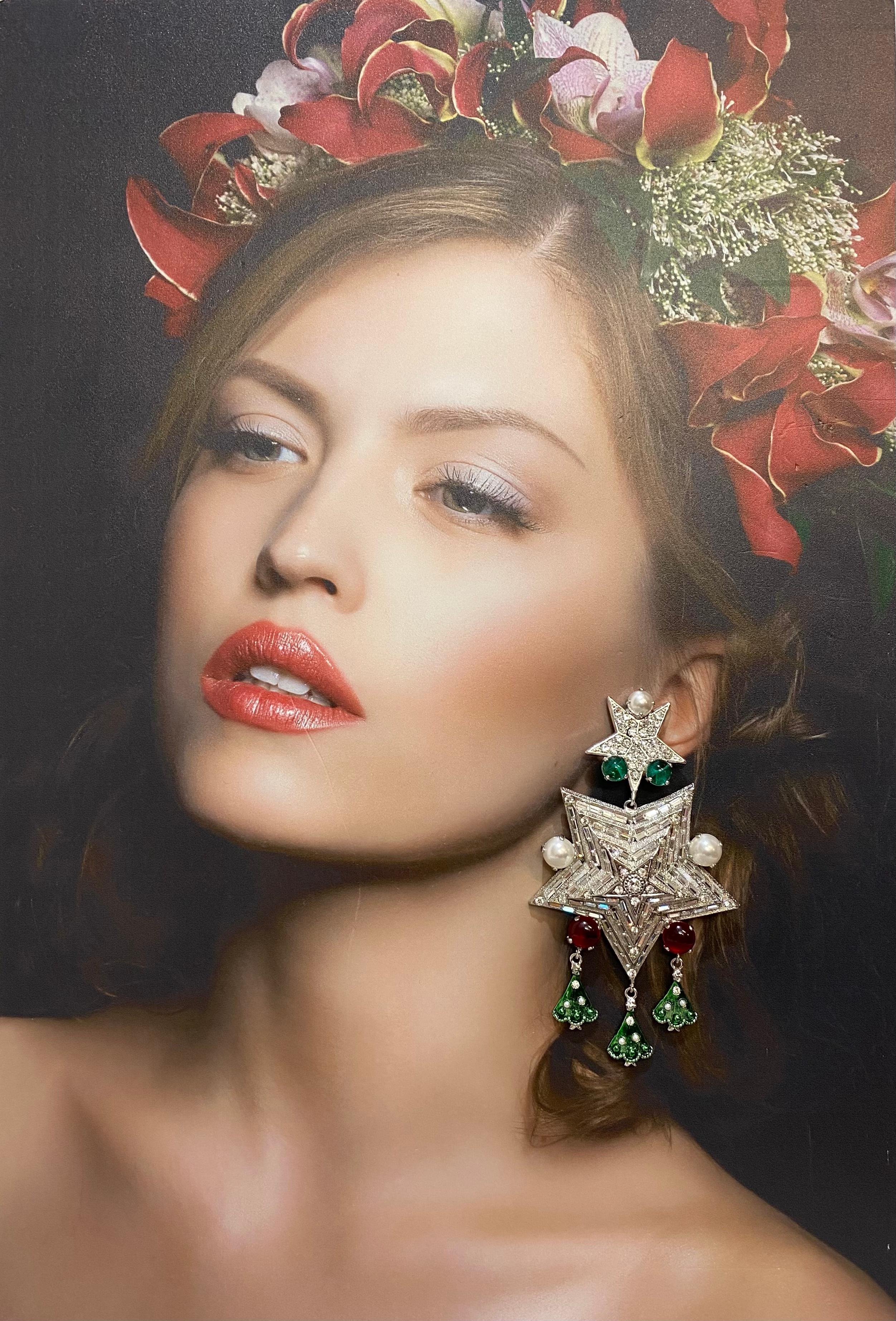 Amazing and funny Christmas earrings by Carlo Zini
One of the greatest world bijoux designer
Christmas theme
Non allergenic rhodium
Cm 12 (4,72 inches)
Amazing hand creation of class A Swarovski crystals colored resins
Clip on closure, pierced on
