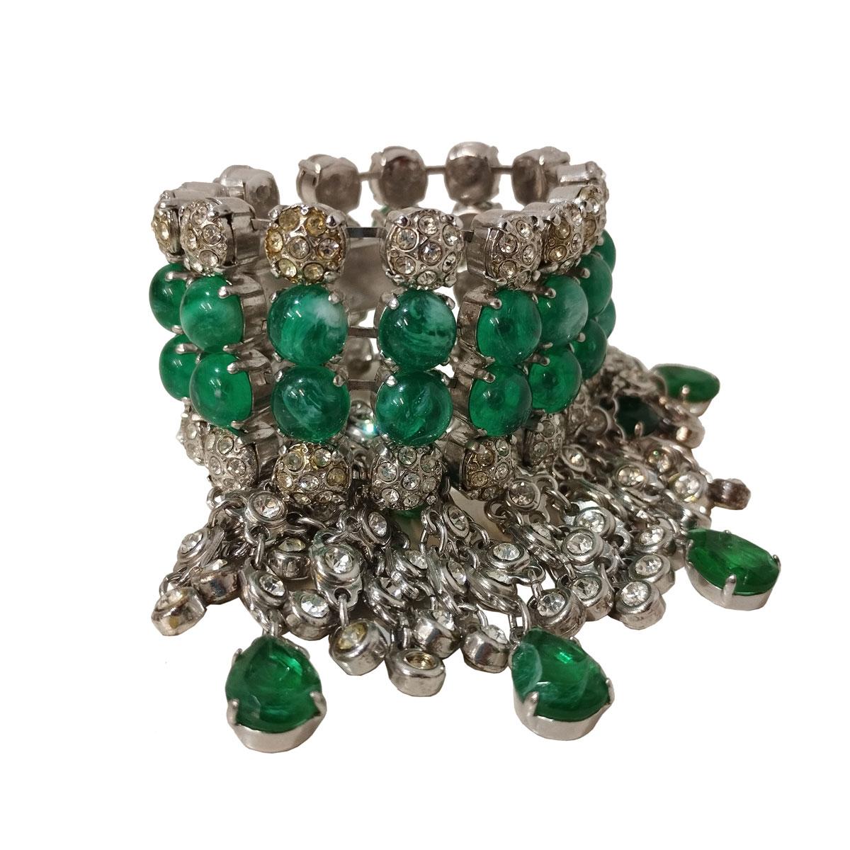 Increíble creación de Carlo Zini
Uno de los mejores diseñadores de bisutería del mundo
Pulsera de esmeraldas
Rodio no alergénico
Increíble creación a mano de cristales Swarovski
Cristales colgantes tipo esmeralda
Tamaño de la muñeca cm 16 (6,29