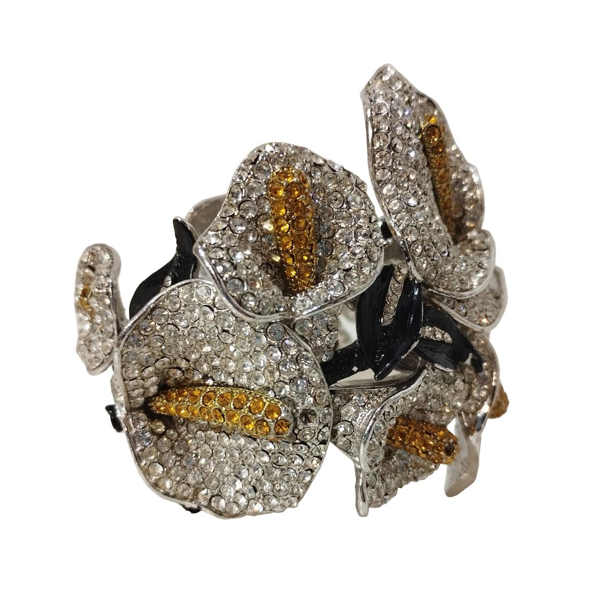 Amazing creation by Carlo Zini
One of the world greatest bijoux designers
Floral Bracelet
Non allergenic rhodium
Amazing hand creation of Swarovski crystals
Floral theme
Gold, silver and black
Wrist size cm 16 (6.29 inches)
100% Artisanal work made