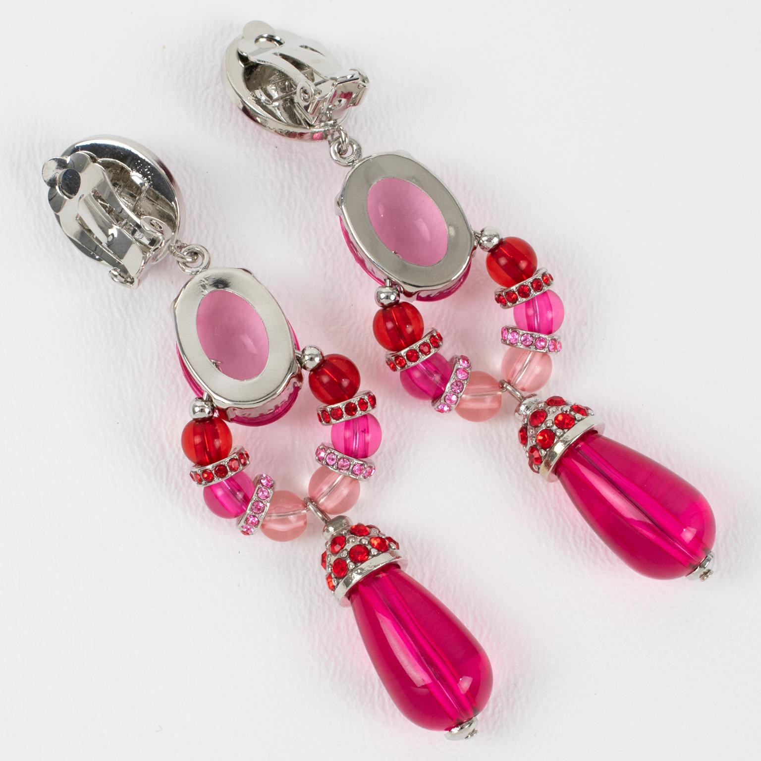 Carlo Zini Milano Red and Pink Jeweled Dangle Clip Earrings  In Excellent Condition For Sale In Atlanta, GA