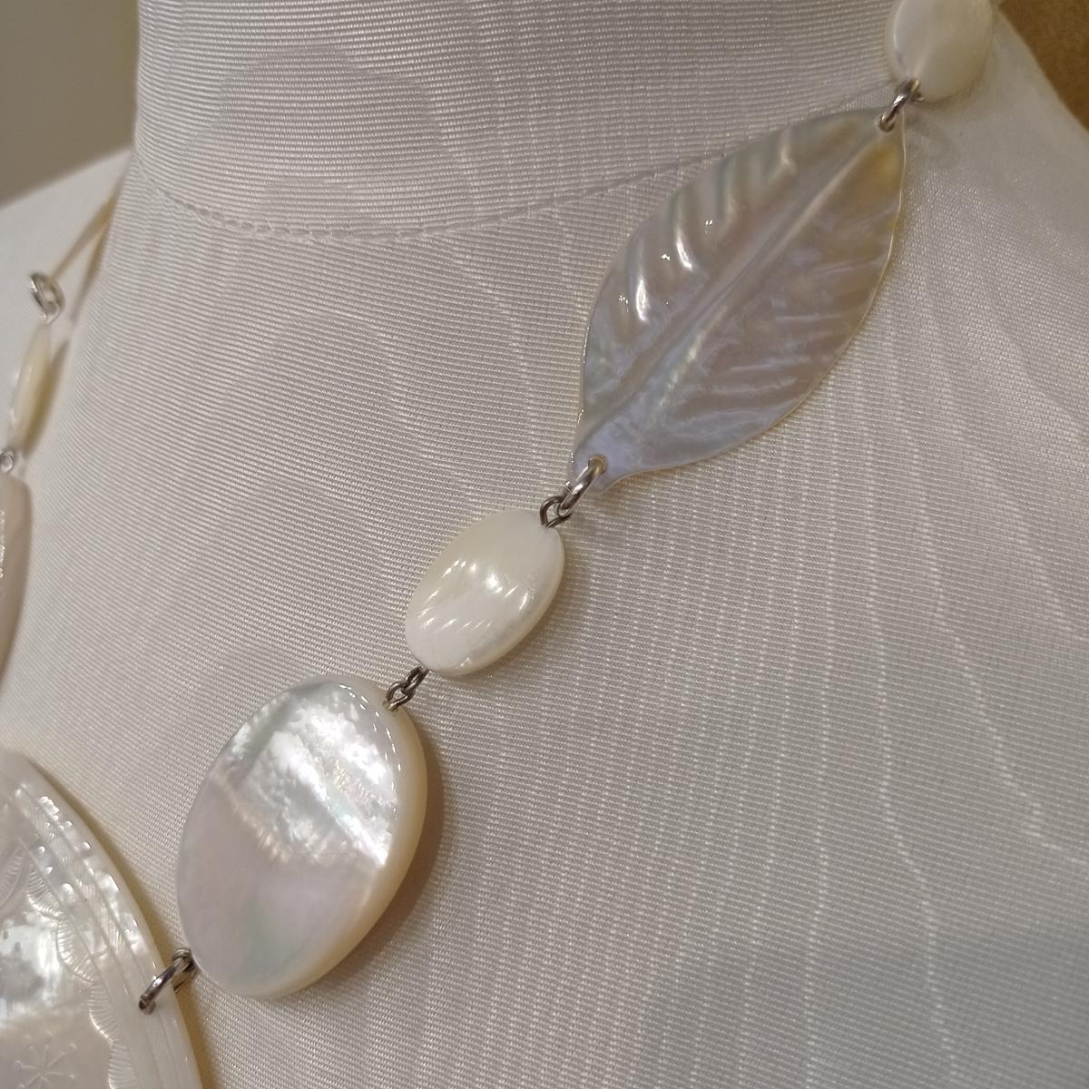 Carlo Zini Mother of Pearl Maxi Necklace For Sale 1