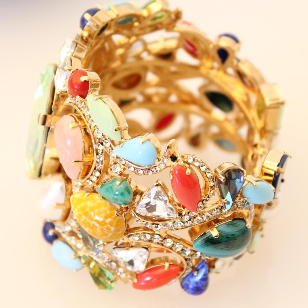 Impresionante pieza de Carlo Zini Milano
Uno de los más grandes diseñadores mundiales de joyas de moda
¡Nueva colección verano 2019 !
Rodio no alergénico
Oro 18 KT bañado
Increíble creación de cristales swarovski
Cristales y resinas multicolores