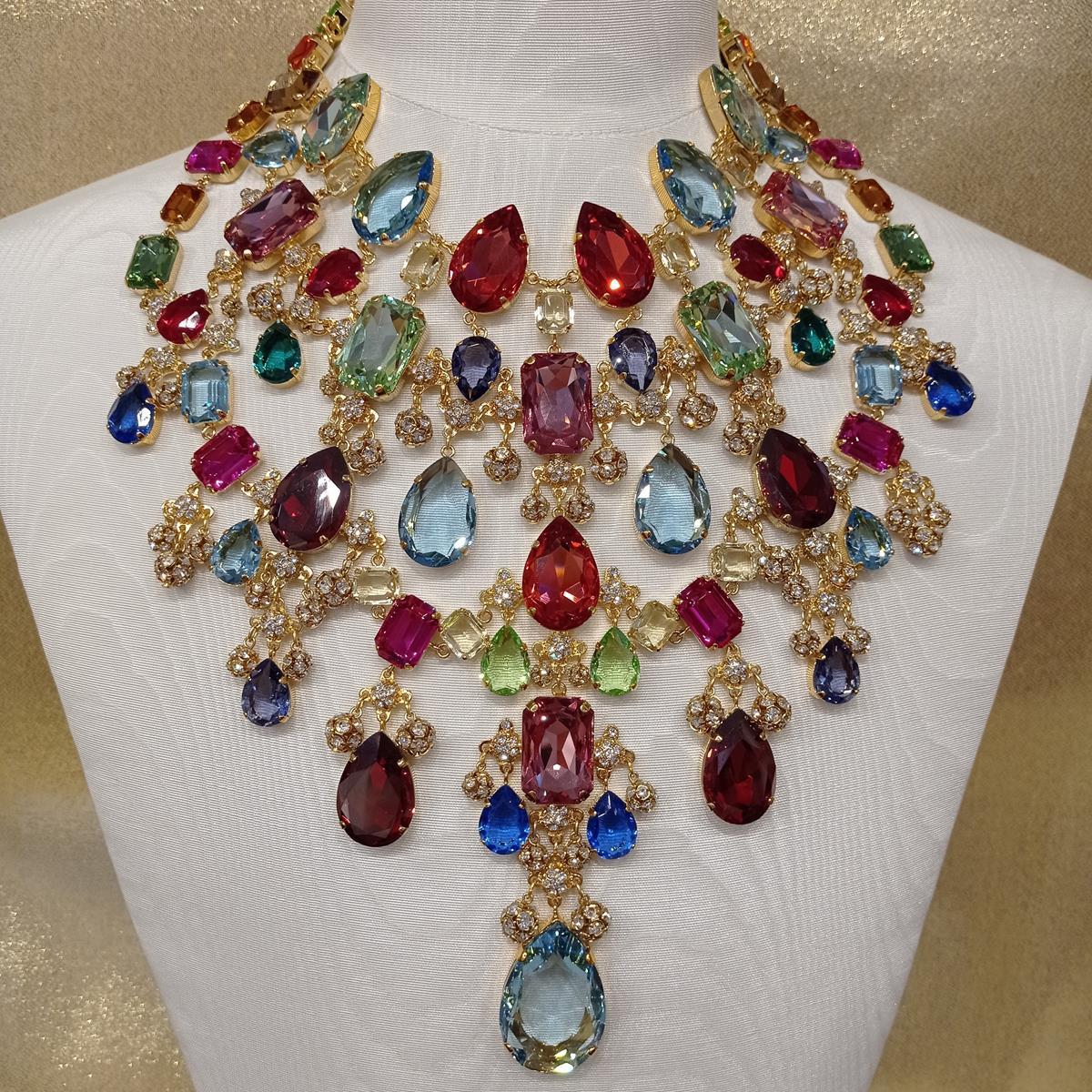 Fantastic masterpiece by Carlo Zini
One of the world greatest bijoux designers
Large collier
Stunning ramage of class colored crystals drops
Amazing color mix
18 KT, 3 micron golden brass, non allergenic
100% Artisanal work
Worldwide express