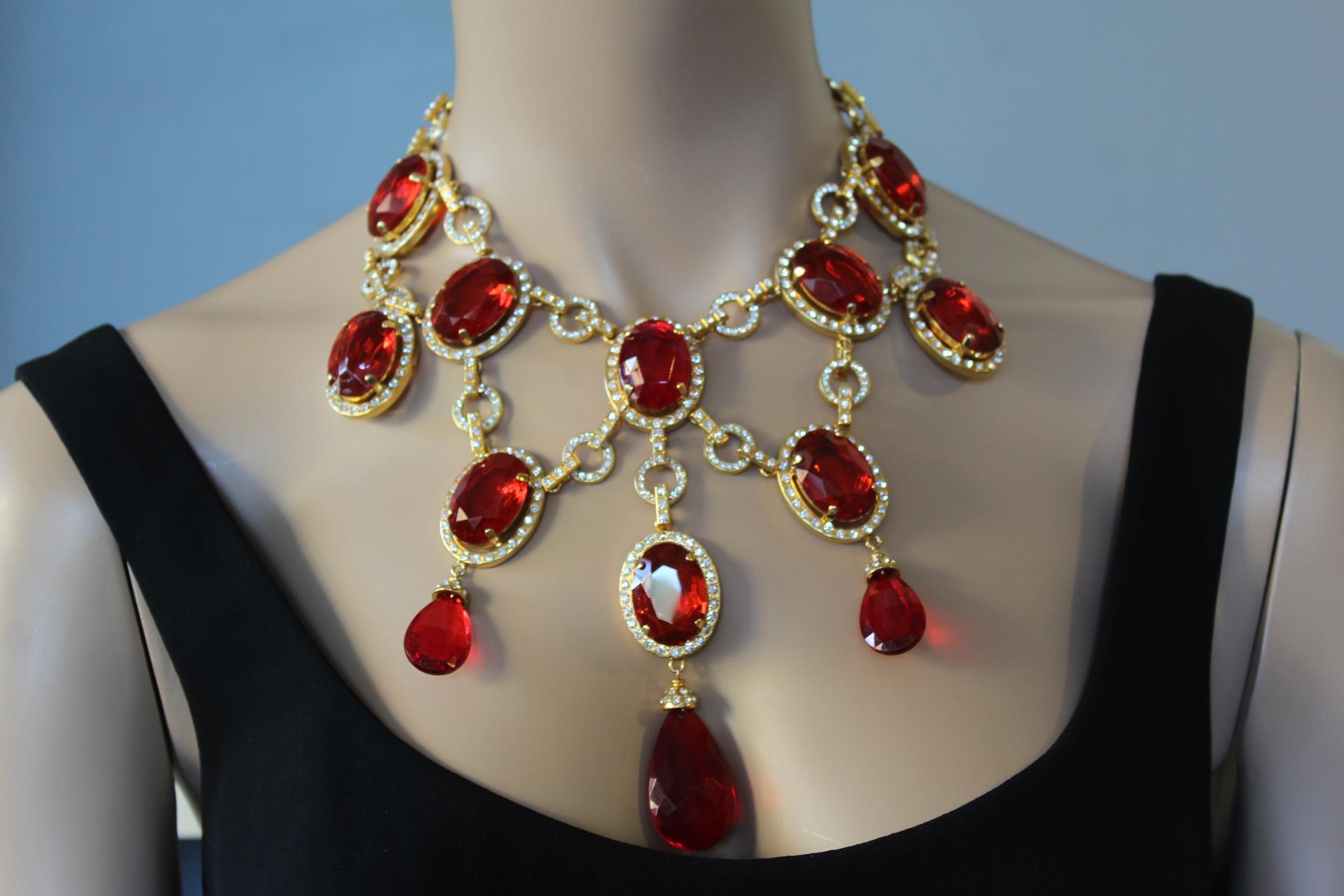 Fantastic masterpiece by Carlo Zini
One of the world greatest bijoux designers
Ruby like ovl cut crystals on golden brass (18KT) base
Non allergenic
Swarovsky crystals
100% artisanal work
Made in Milano
Worldwide express shipping included in the
