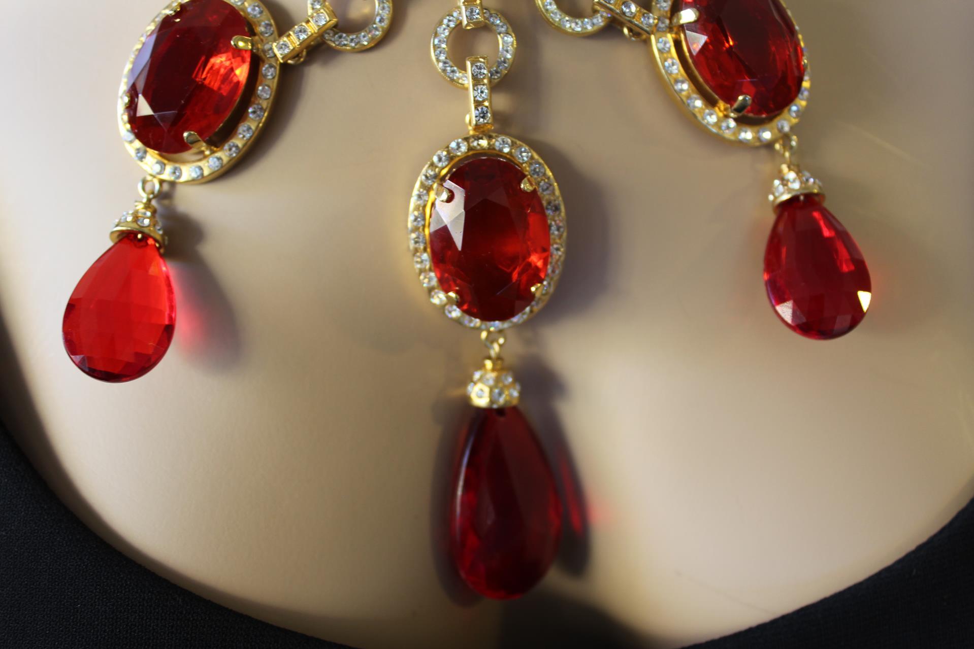 collier ruby