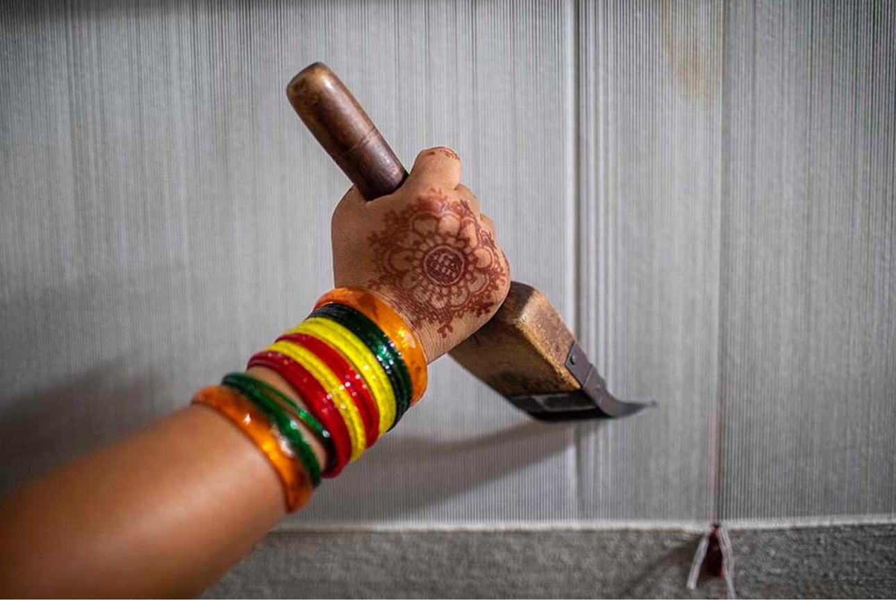 Carlos Amorales & Studio RODA Nepal Wolle/Seide Ltd Ed Handgeknüpfter Teppich Größe 6×4 im Angebot 8