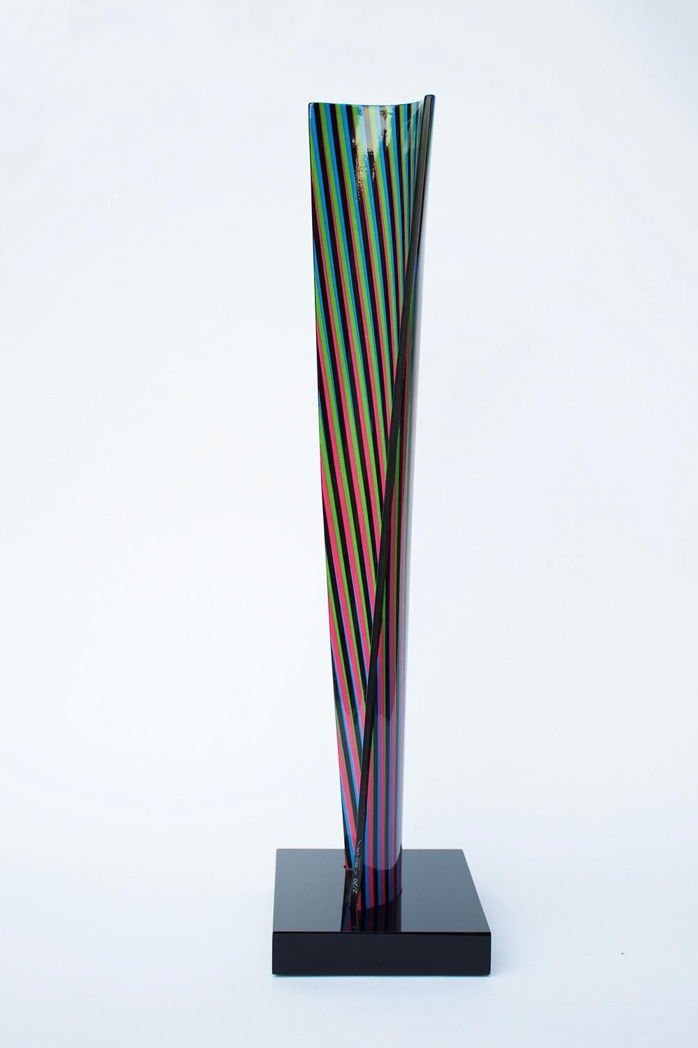 CARLOS CRUZ-DÍEZ - CROMOVELA 12. Sculpture en édition limitée. Op Art, Modernity - Gris Abstract Sculpture par Carlos Cruz-Diez