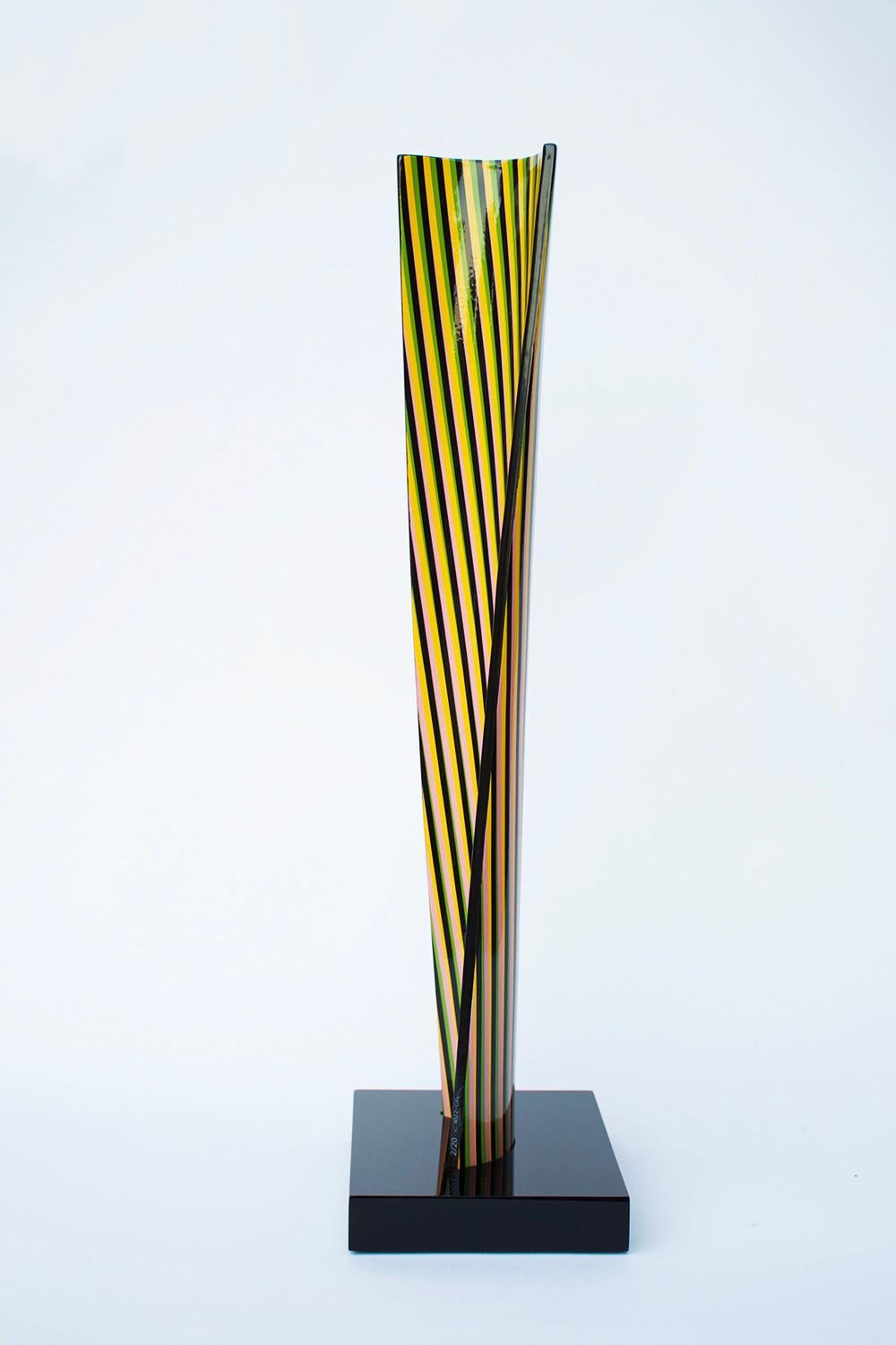 CARLOS CRUZ-DÍEZ - CROMOVELA 17. Sculpture en édition limitée. Op Art, Modernity - Gris Abstract Sculpture par Carlos Cruz-Diez