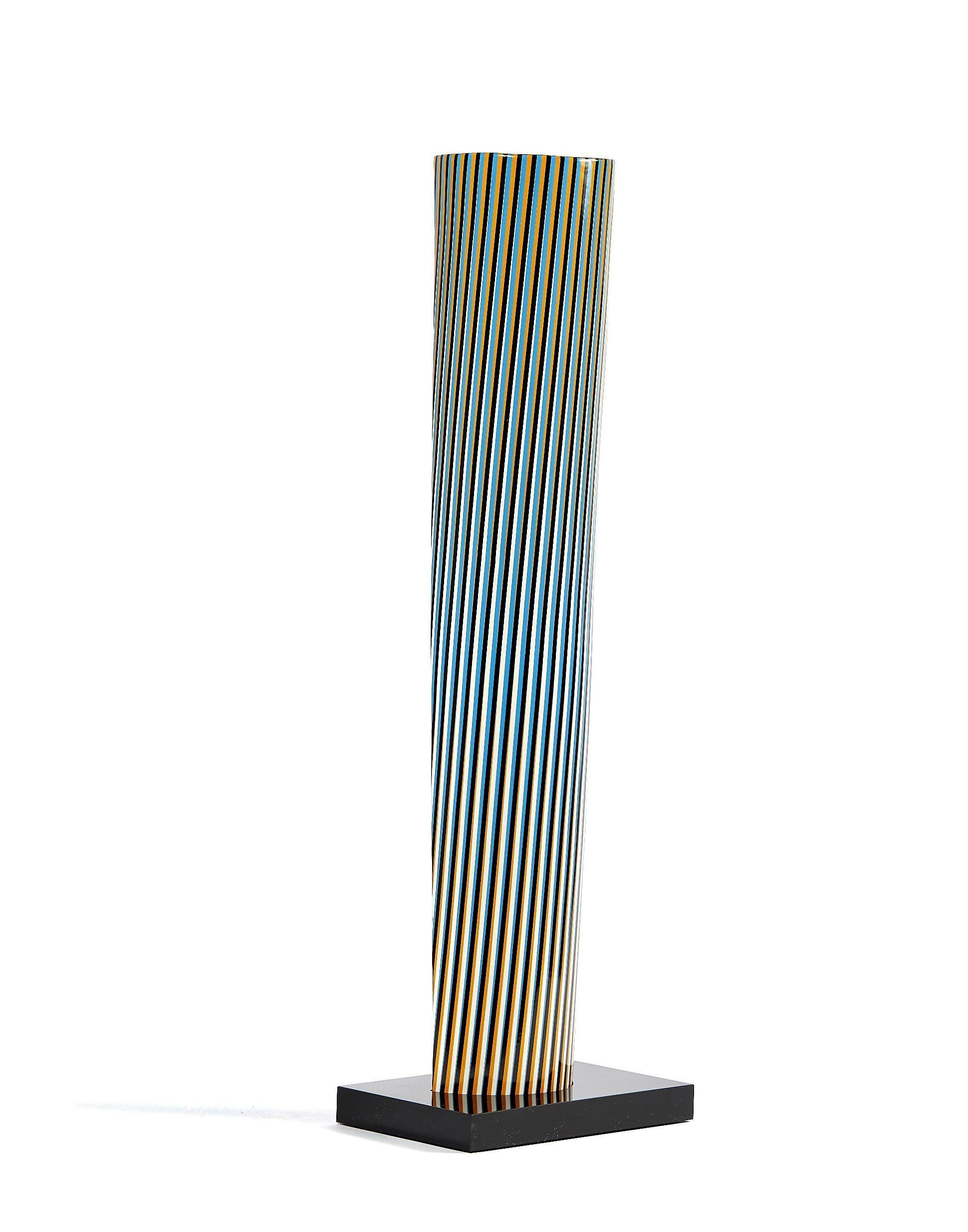 CARLOS CRUZ-DÍEZ - CROMOVELA 22. Sculpture en édition limitée. Op Art, Modernity - Noir Abstract Sculpture par Carlos Cruz-Diez