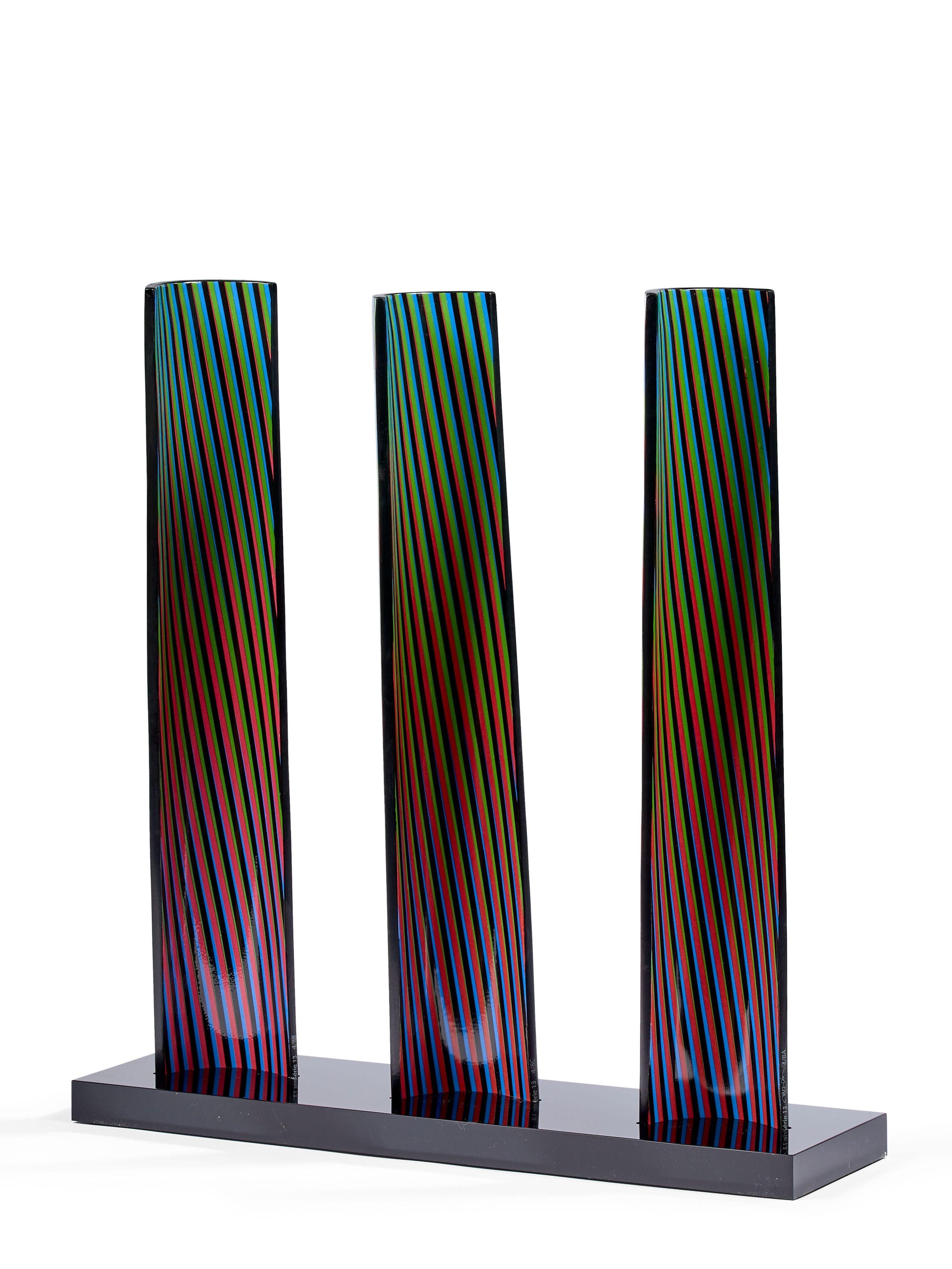 CARLOS CRUZ-DÍEZ - CROMOVELA TRIPTYCH 13

Date of creation: 2018
Medium: Polychrome ceramic
Edition: 8
Size: 60 x 50 x 13 cm
Condition: In mint condition
This beautiful sculpture consists of three polychrome ceramic Cromovelas. The edition is