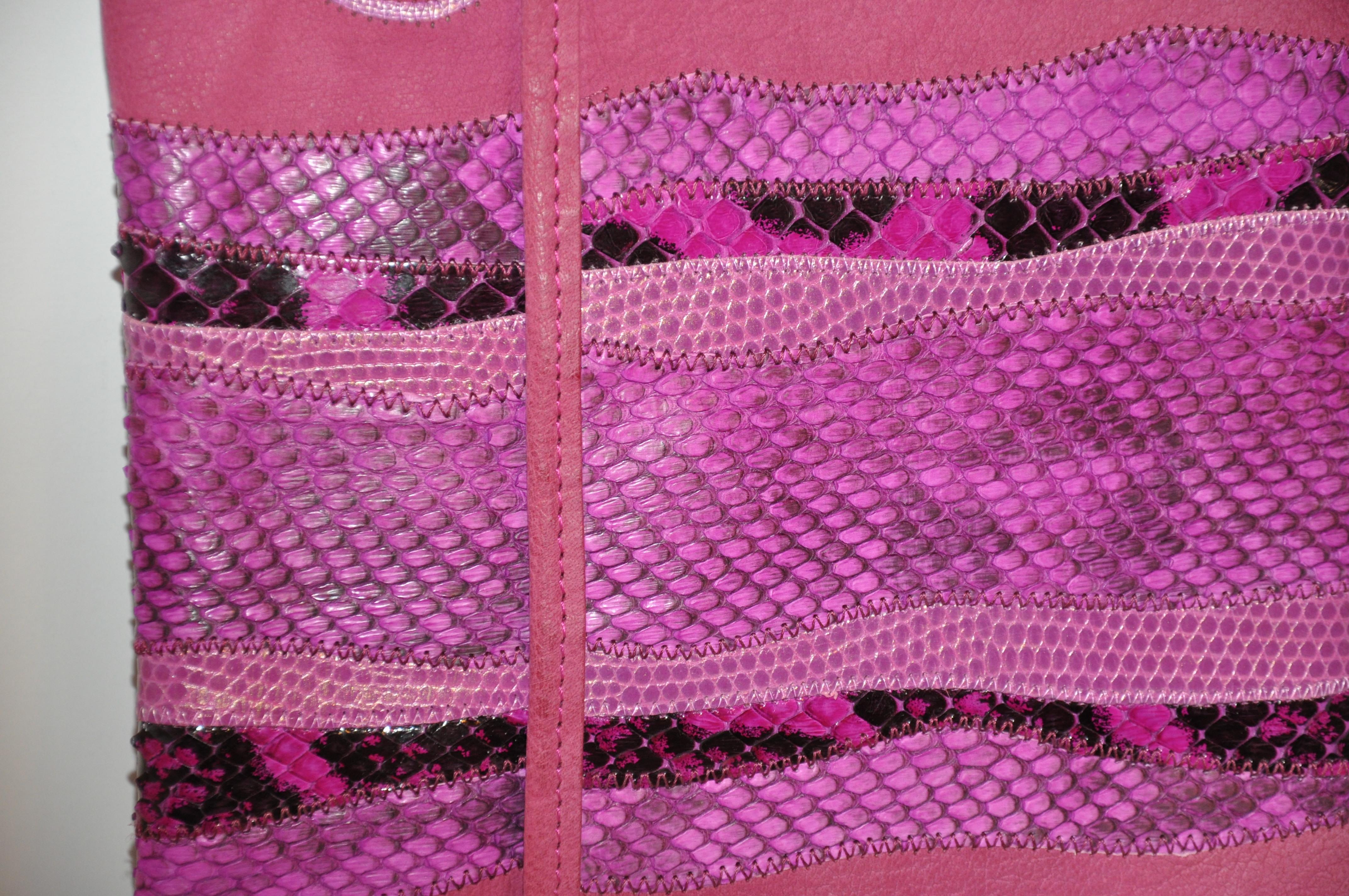 Carlos Falchi - Grande pochette signature violette avec buffle, lézard et cobra en pylon Unisexe en vente