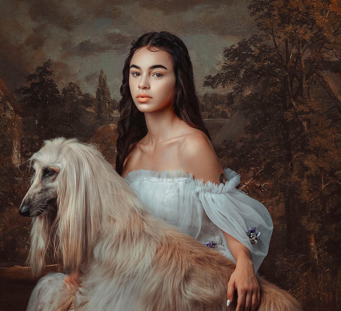 La dama del perro - Figurative Photograph Negro de Carlos Gamez De Francisco