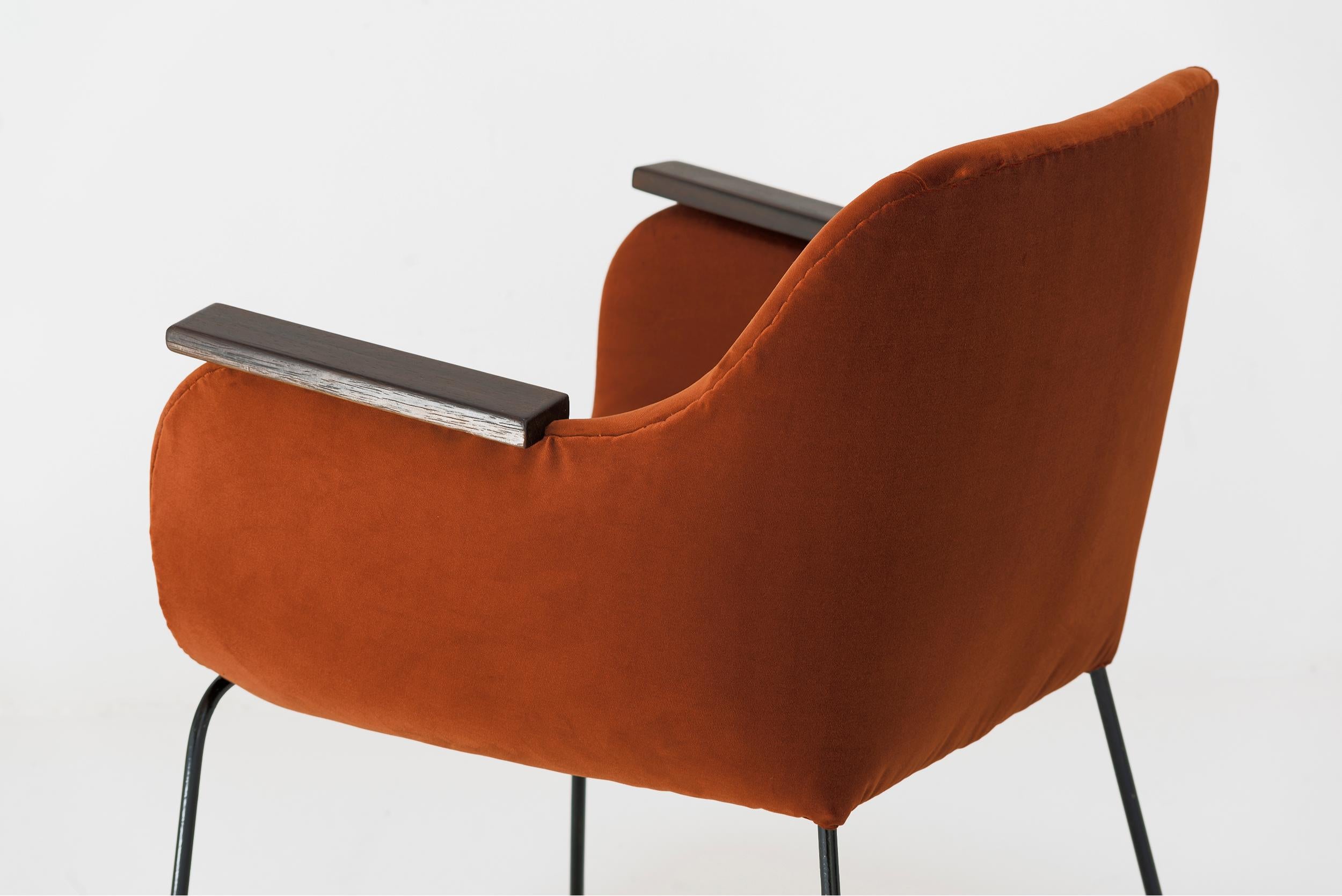 Carlos Hauner & Martin Eisler Pair of Armchairs, Orange Velvet, Brazil, 1950 In Good Condition For Sale In Barcelona, ES