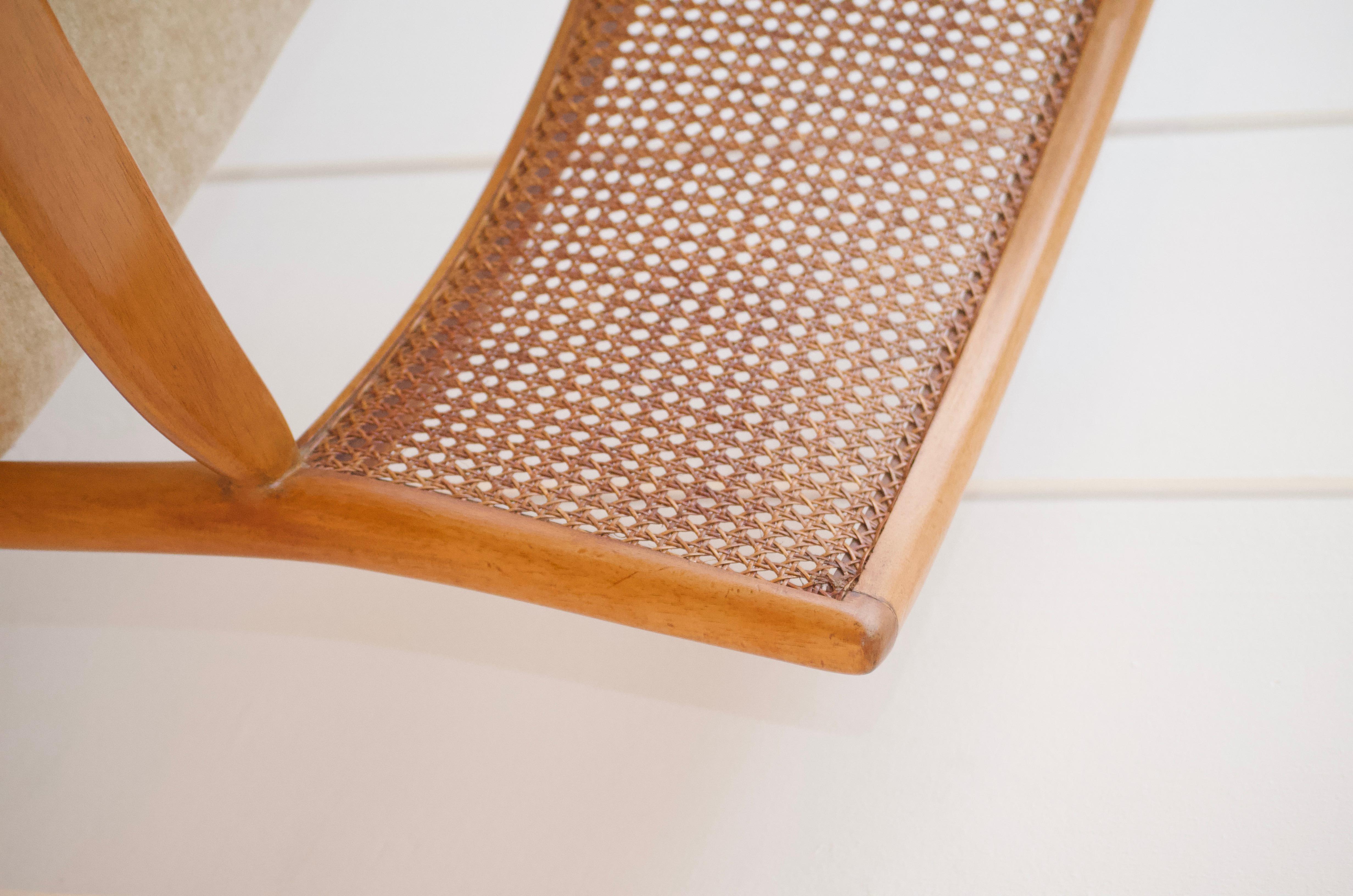 Carlos Milan MF5 Stuhl aus Massivholz, Schilfrohr und Mohair-Samt, Brasilien, um 1950 im Zustand „Gut“ im Angebot in Saint-Ouen, FR