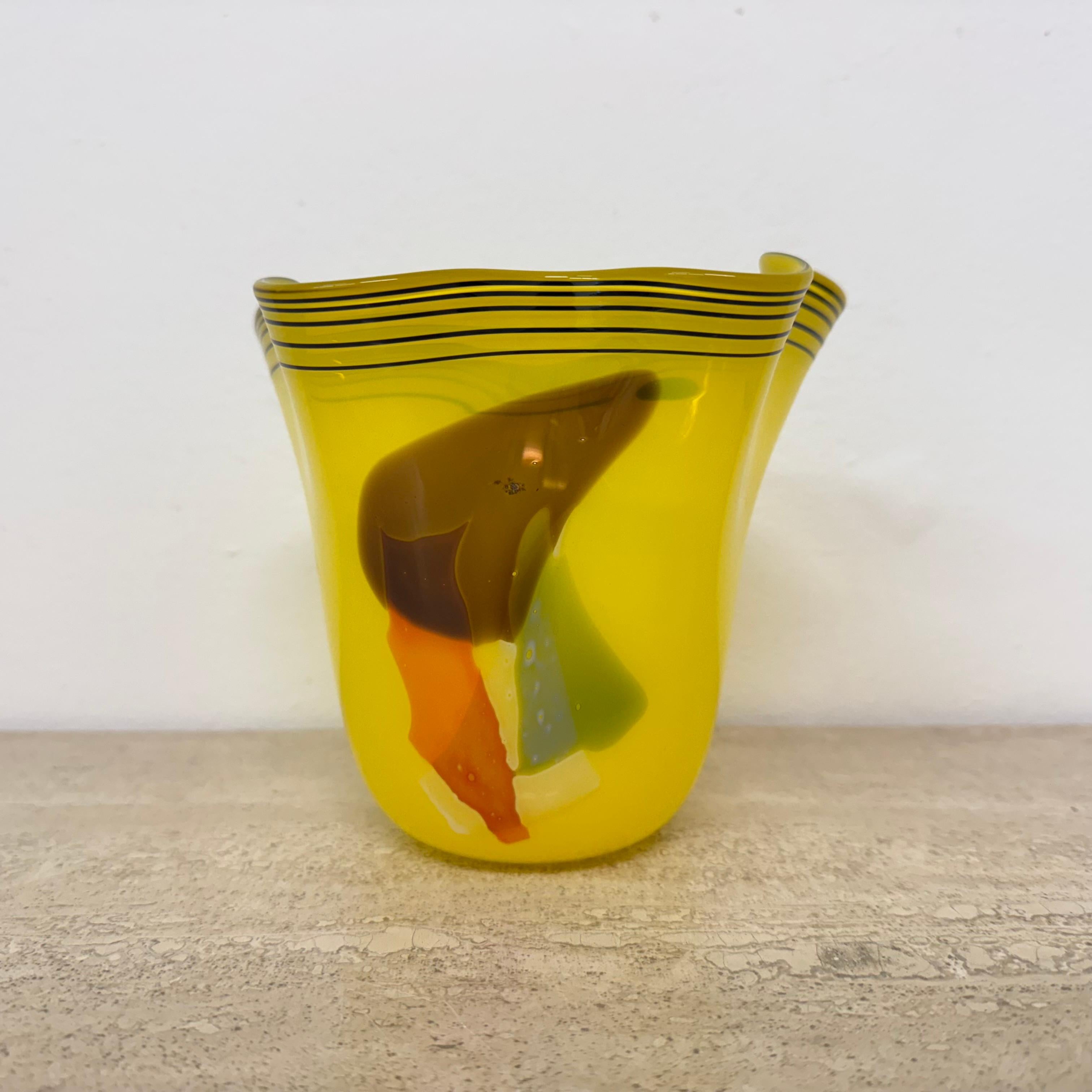 Carlos R Pebaque vaas zweden 1993

Designer: Carlos R Pebaque
Produttore: Carlos R Pebaque
Dimensioni: 13 cm H. x 15 cm di diametro
Periodo: 1960's
Materiale: Vetro
Condizioni: Menta
Origine: Svezia